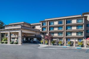 Alojamiento - Yosemite Southgate Hotel & Suites