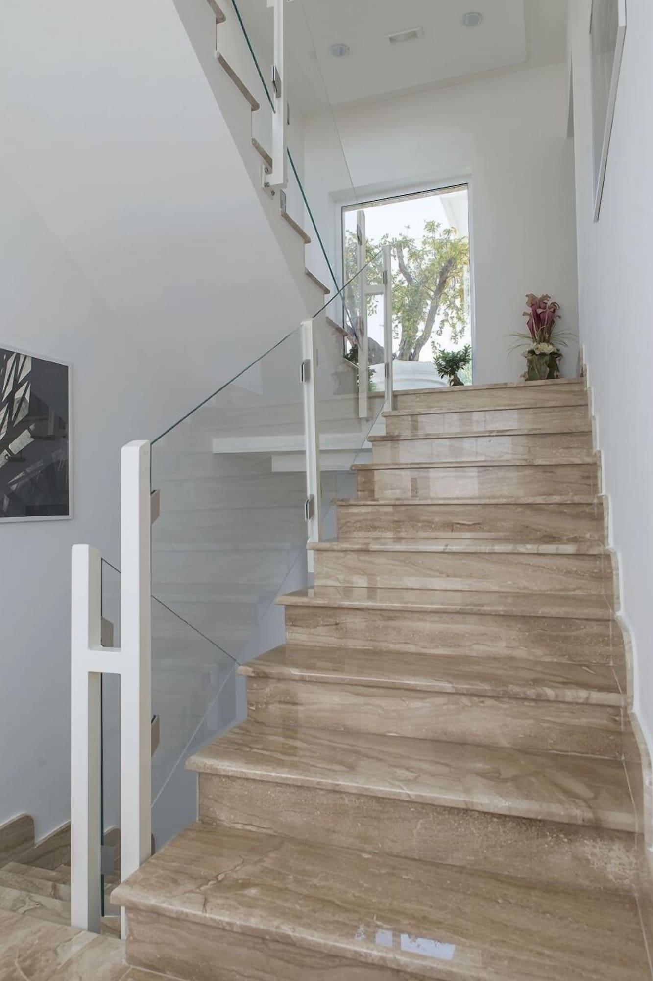Varios Hotel America