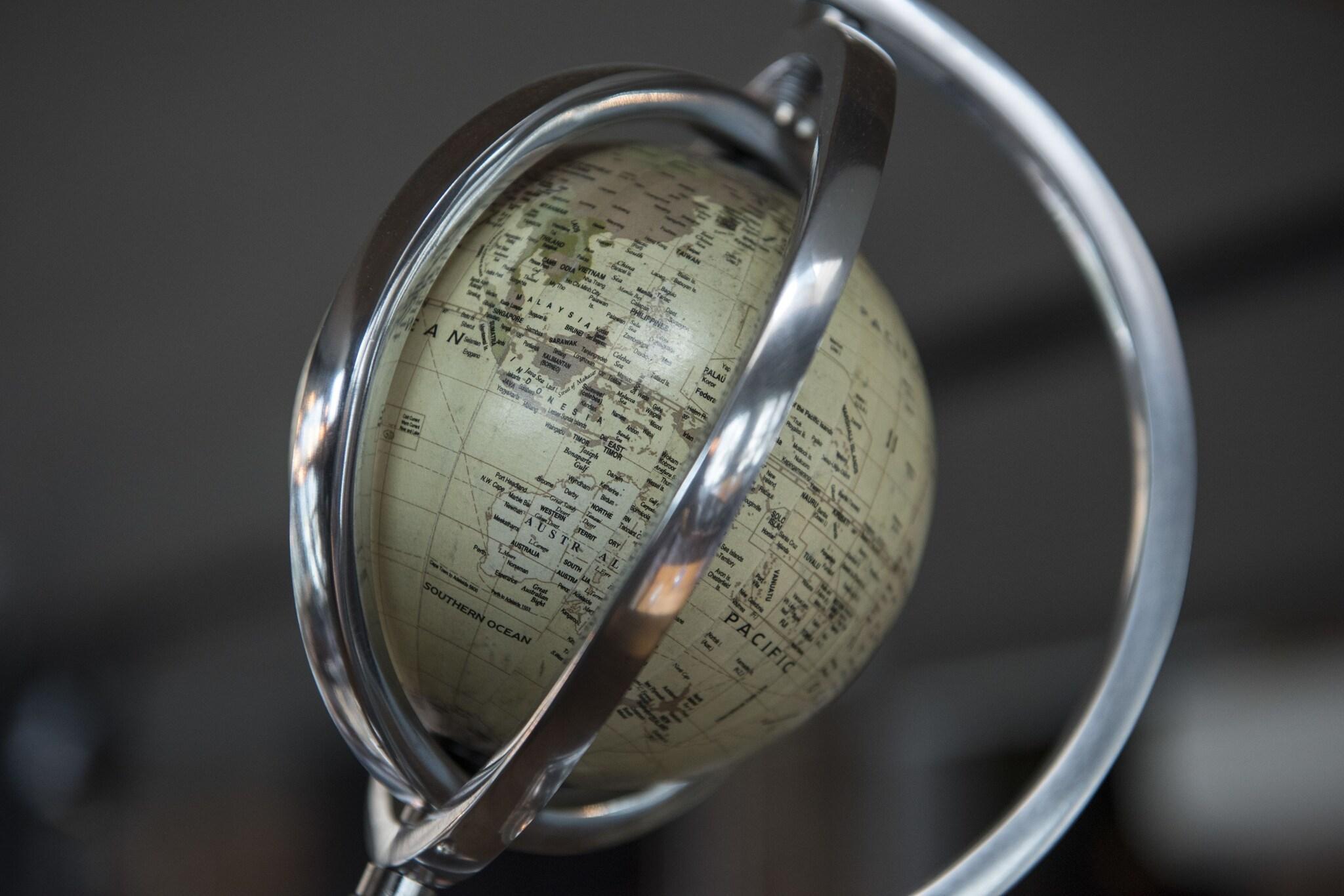 Vista Lobby Ship and Trades