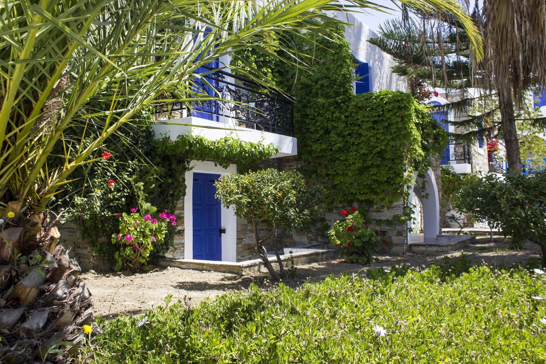 Vista Exterior Naxos Holidays