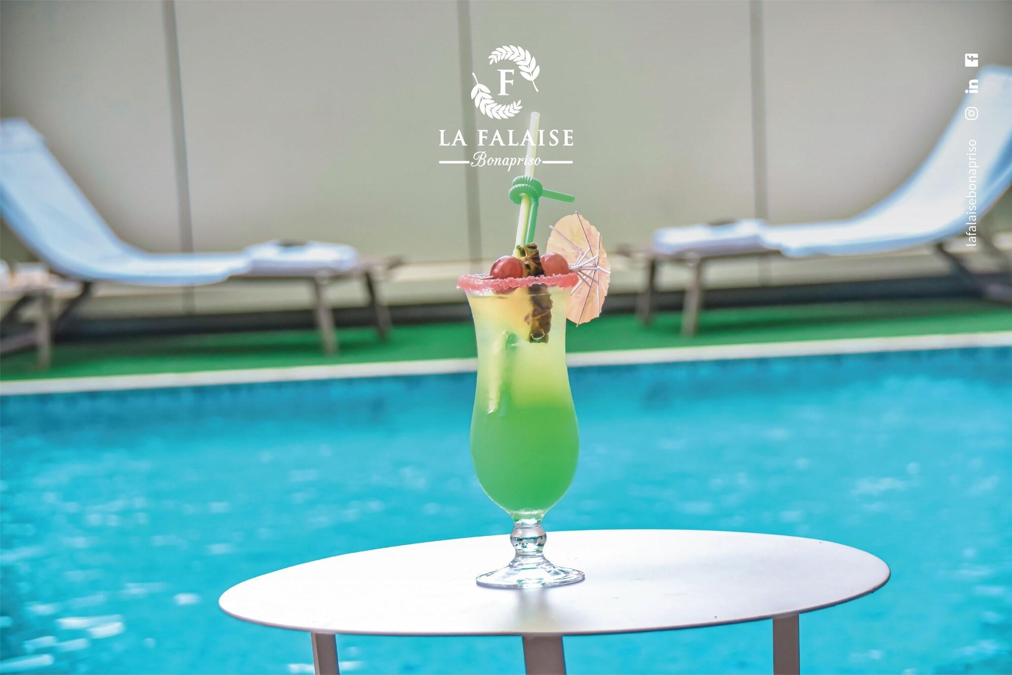Bar/Salón Hotel La Falaise Bonapriso