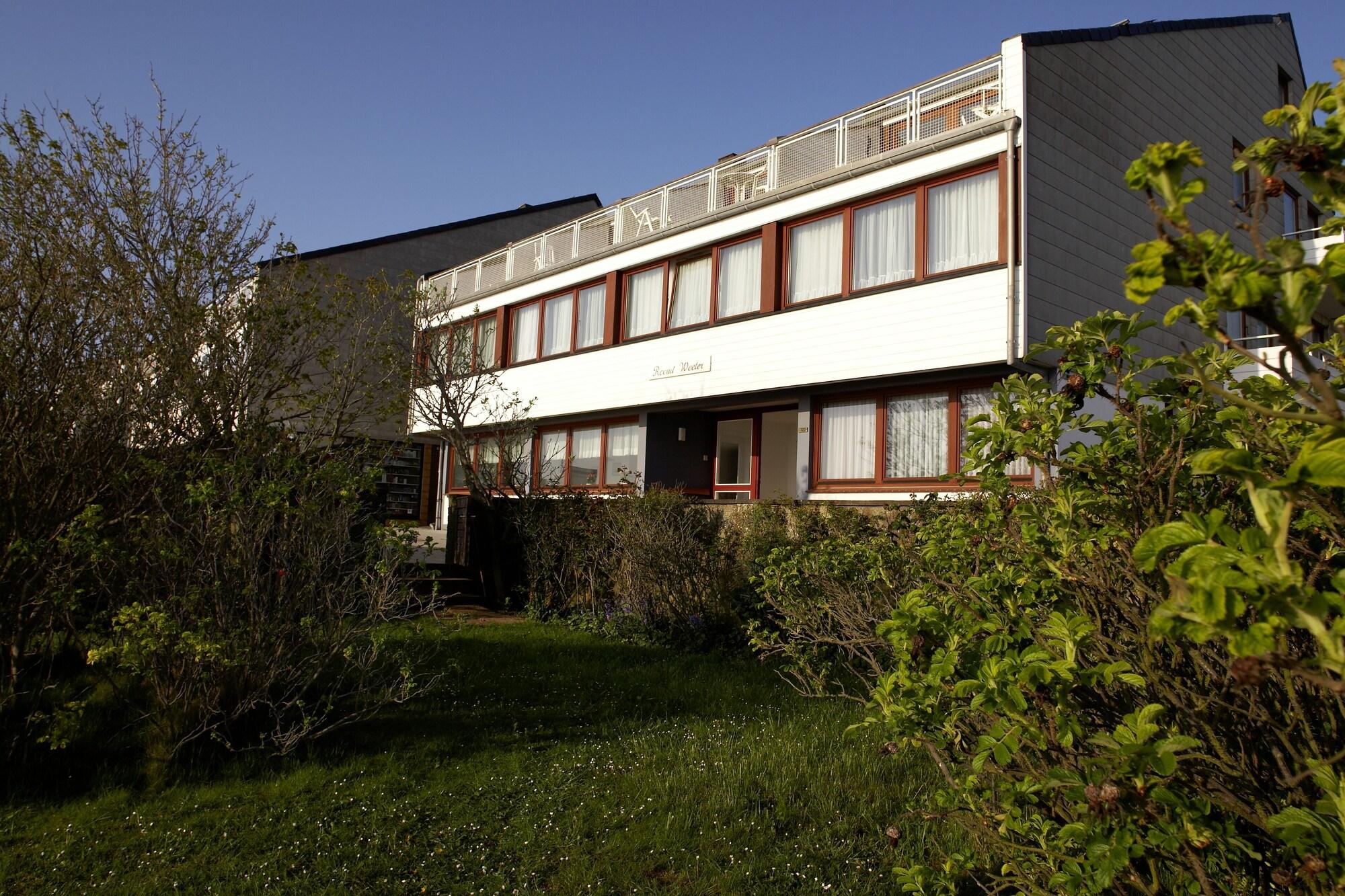 Varios Hotel Rooad Weeter