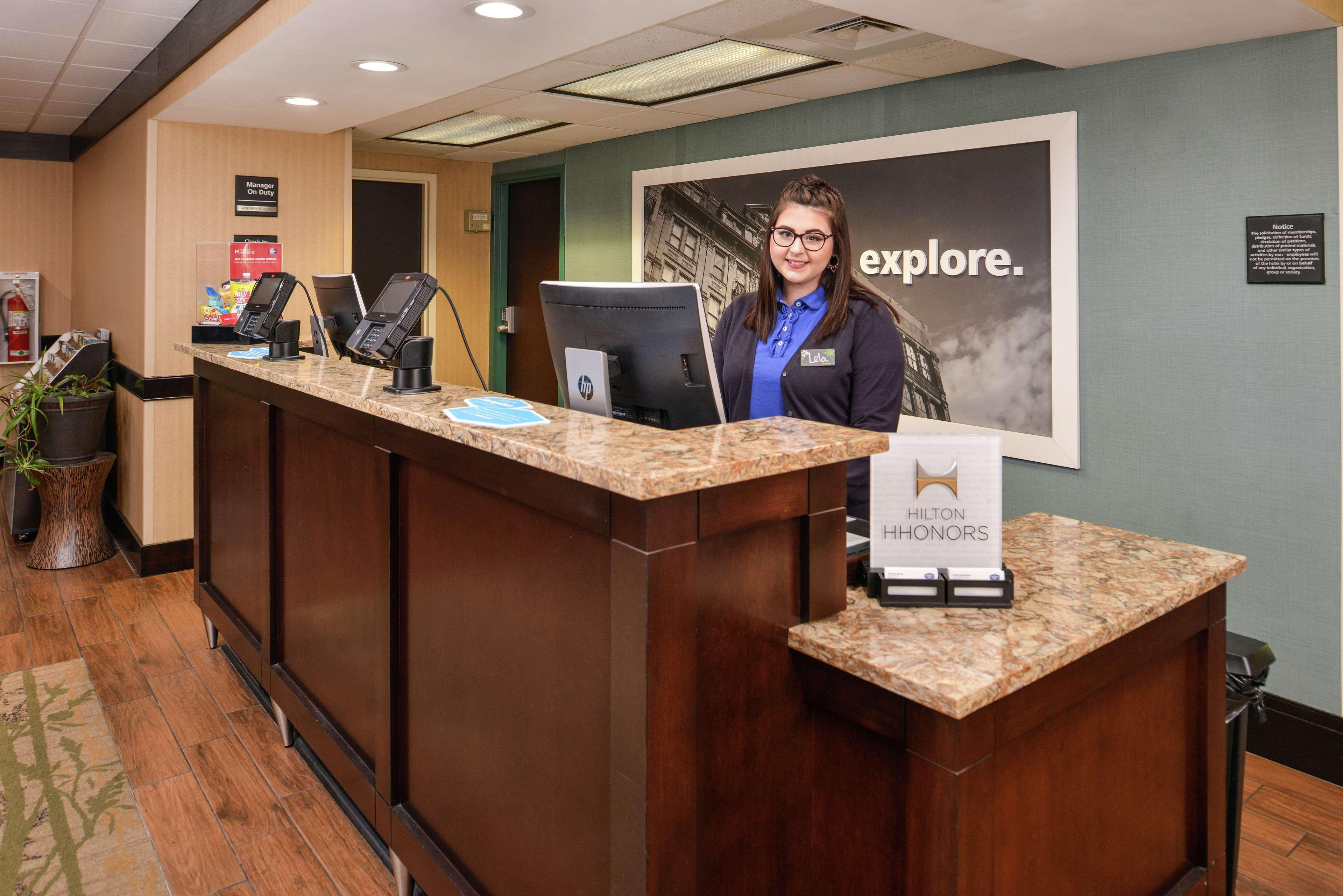 Vista Lobby Hampton Inn Staunton