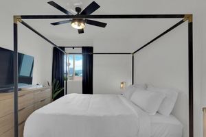 Alquiler Vacacional - Tri-Level Modern Home + Private Rooftop Deck