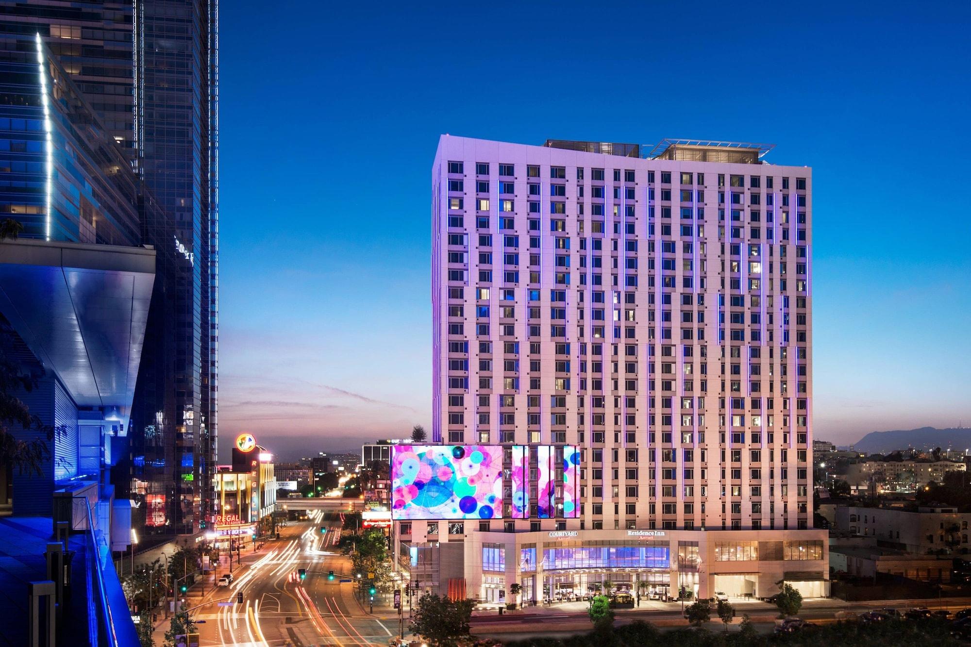 Vista Exterior Courtyard Los Angeles L.A. LIVE