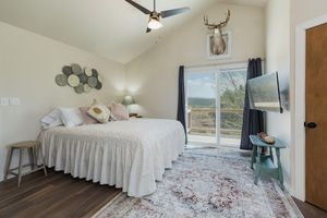 Alquiler Vacacional - Charming retreat close to downtown, hiking, lakes, 3 acre and private