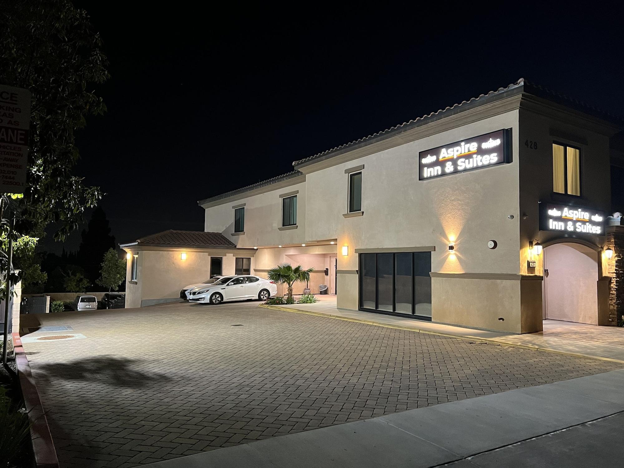 Vista Exterior Aspire Inn & Suites Orange