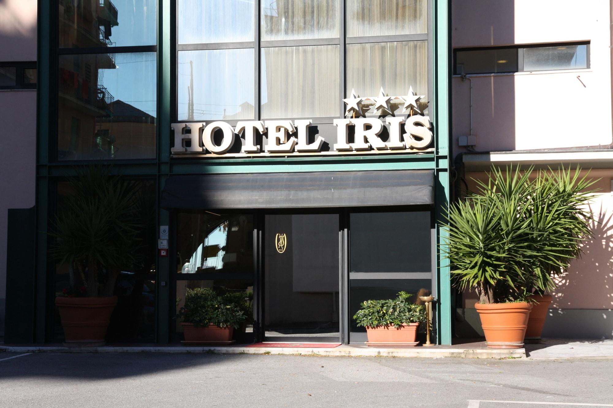 Vista Exterior Hotel Iris