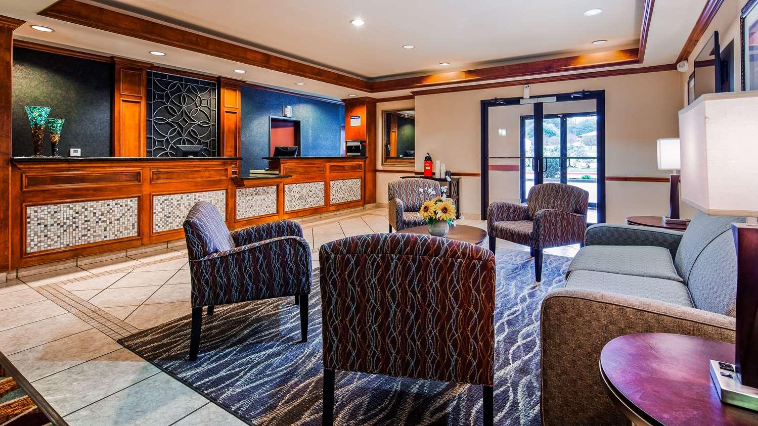 Vista Lobby Best Western Jacksonville Inn