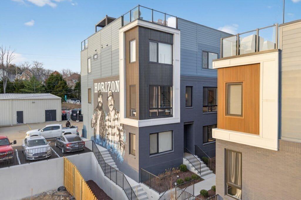 Vista Exterior 4BR Twilight Lane with Pool and Hot Tub