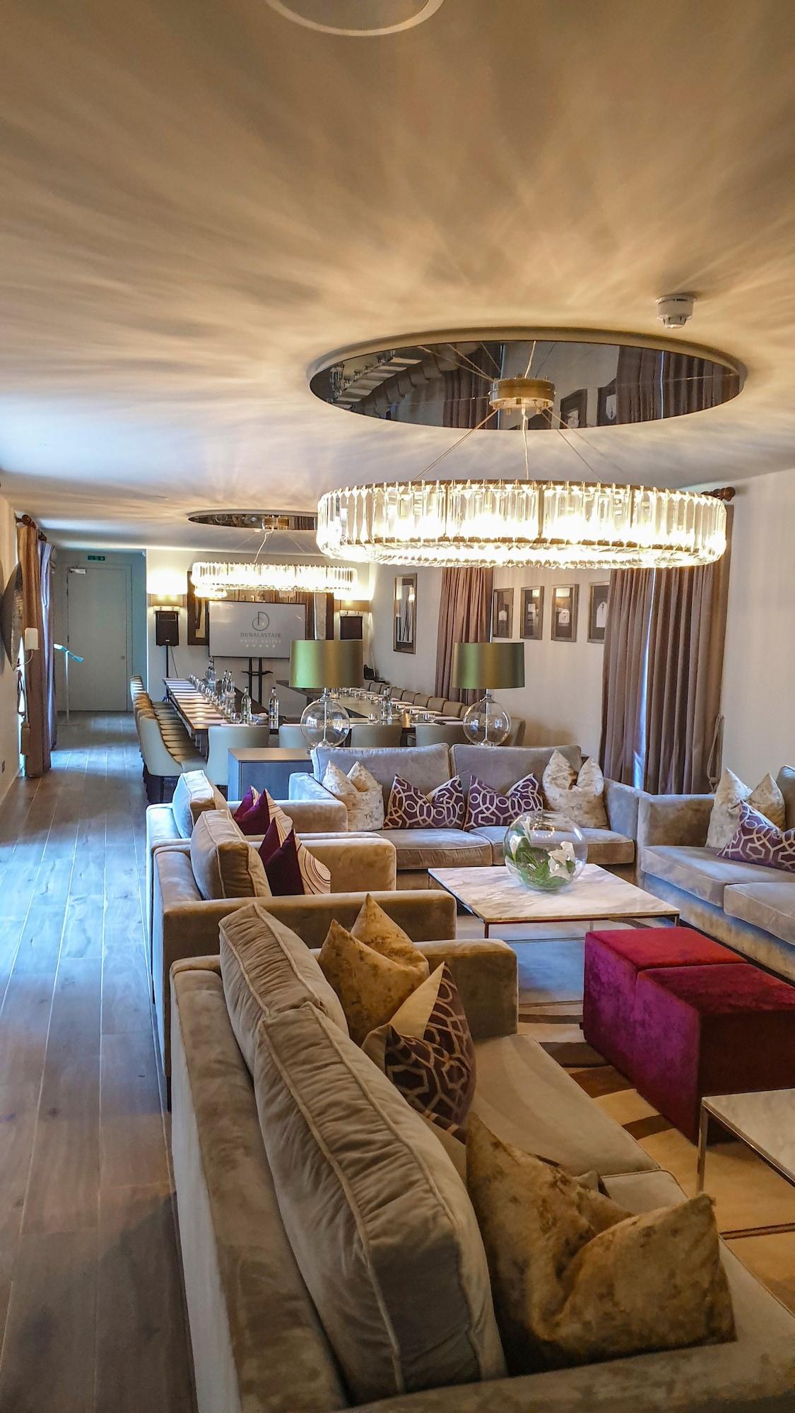 Sala de Reuniones Dunalastair Hotel Suites