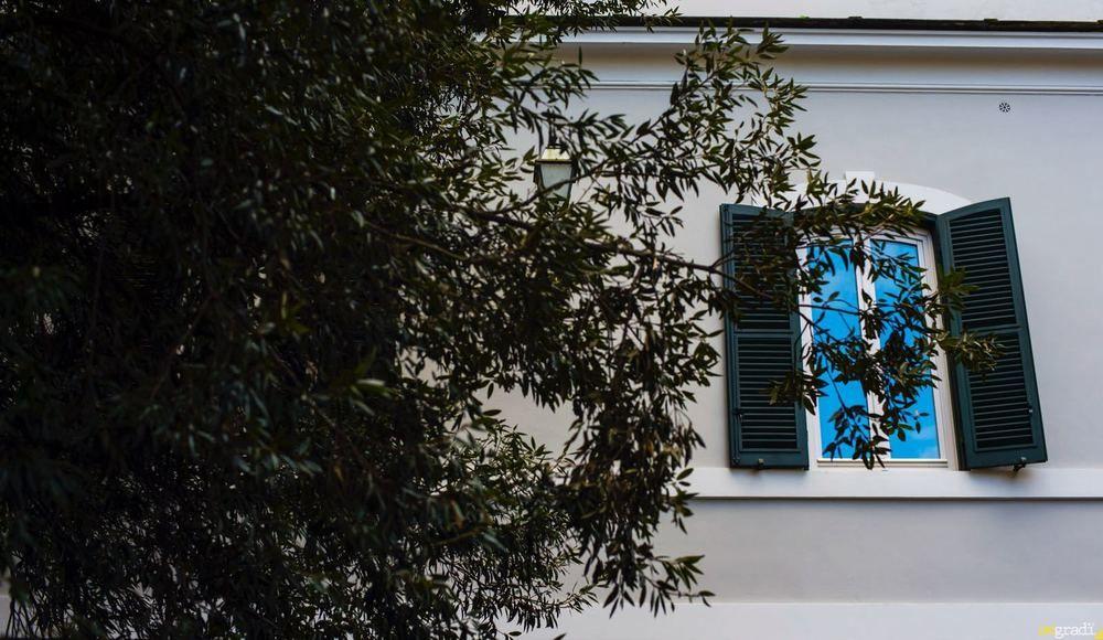 Vista Exterior Parrasio Hotel