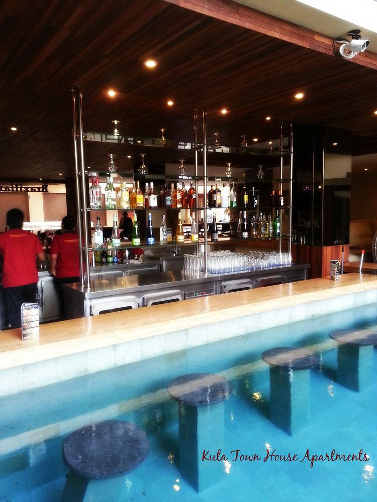 Bar/Salón Kuta Townhouse Apartments