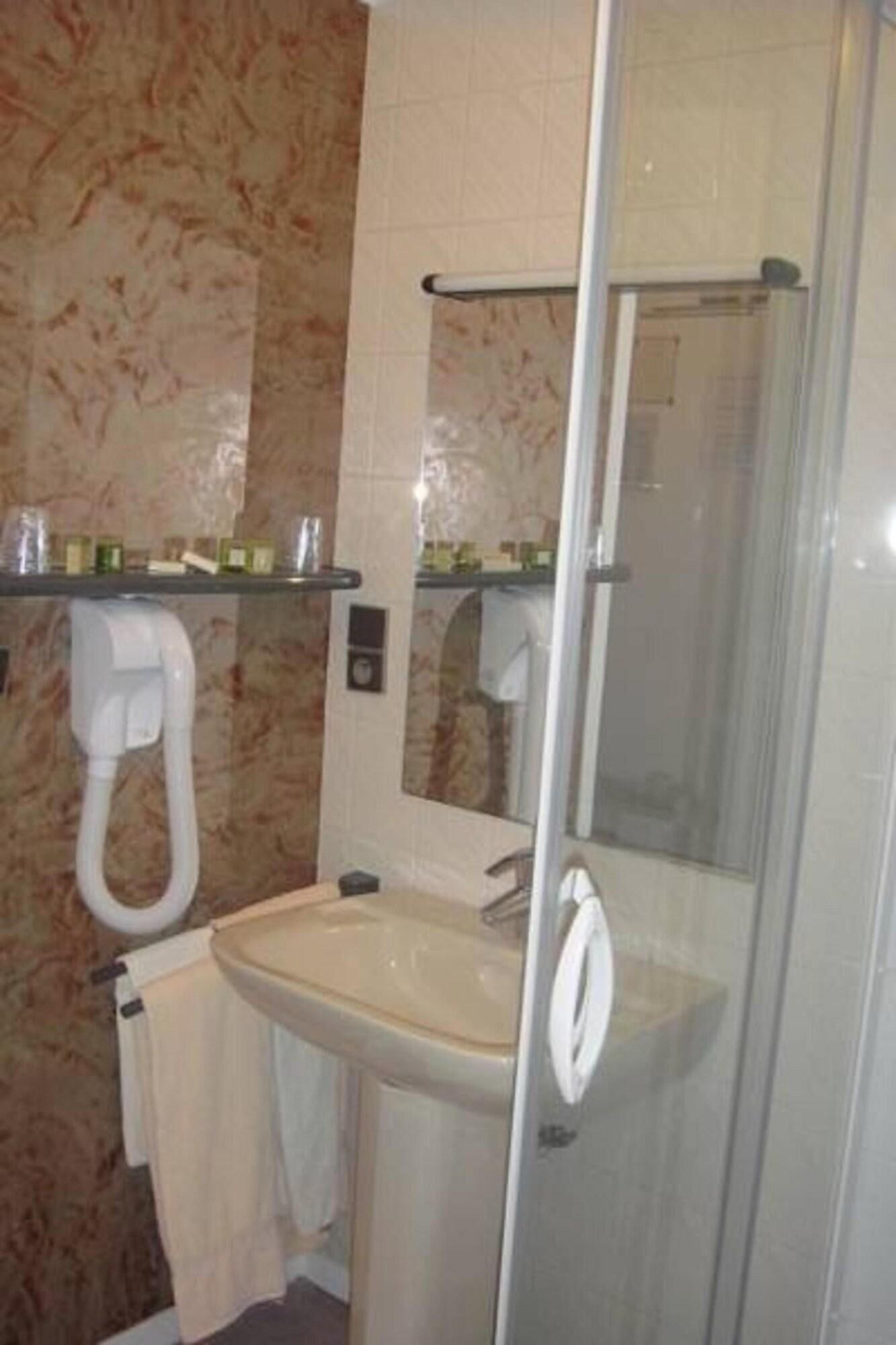 Equipamiento de Habitación Hôtel du Commerce