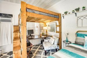 Alquiler Vacacional - < 1 Mi to Boat Ramp: Canal-front Retreat in Astor!