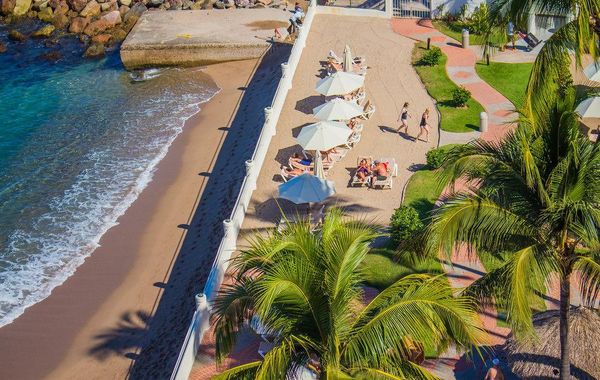 Plaza Pelicanos Grand Beach Resort - Hoteles cerca de Malecón en Puerto Vallarta