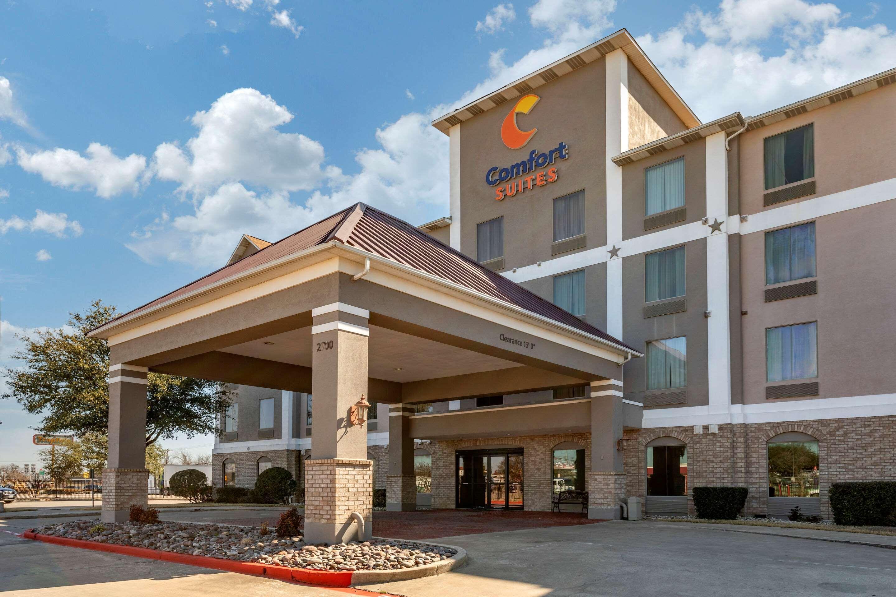 Vista Exterior Comfort Suites Waco Near University Area