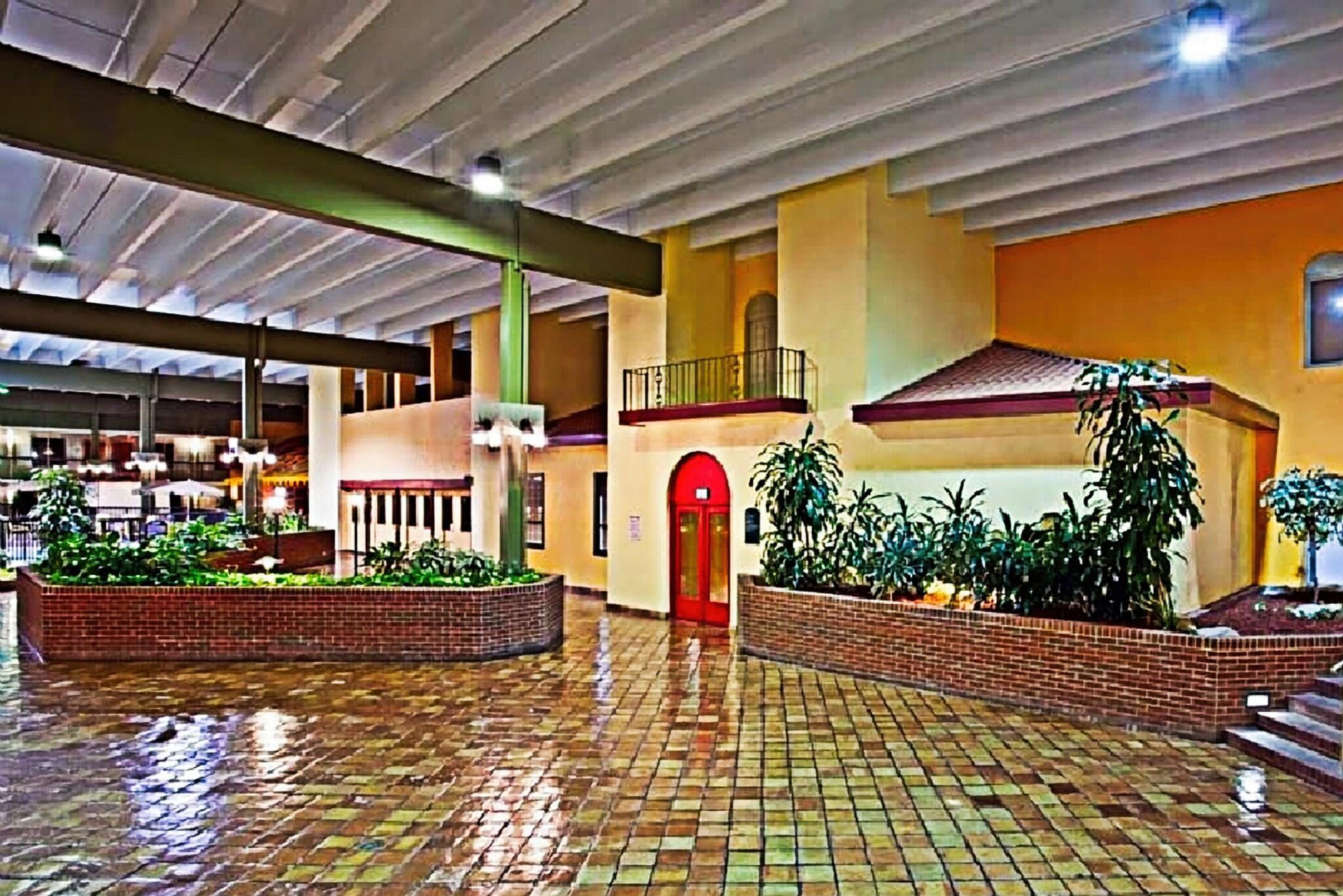 Vista Lobby Ramada by Wyndham Indiana