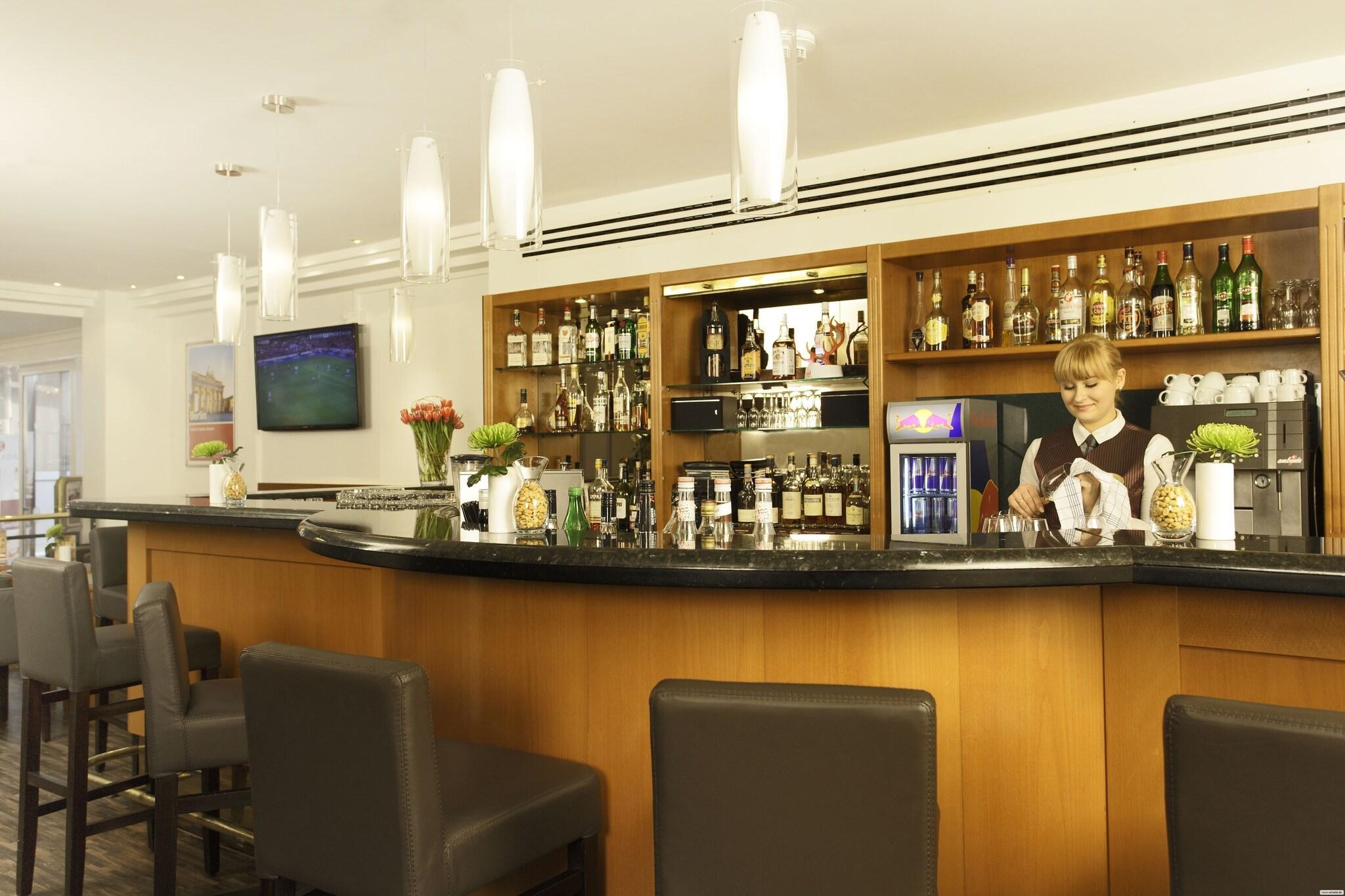 Bar/Salón H4 Hotel Frankfurt Messe