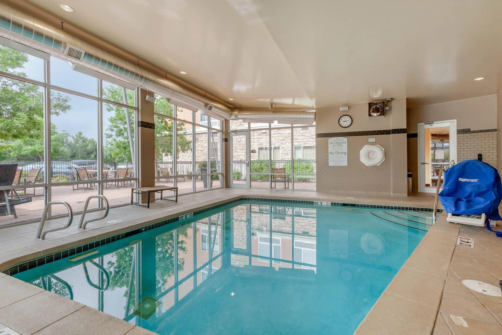 Vista Piscina Cambria Hotel Denver International Airport