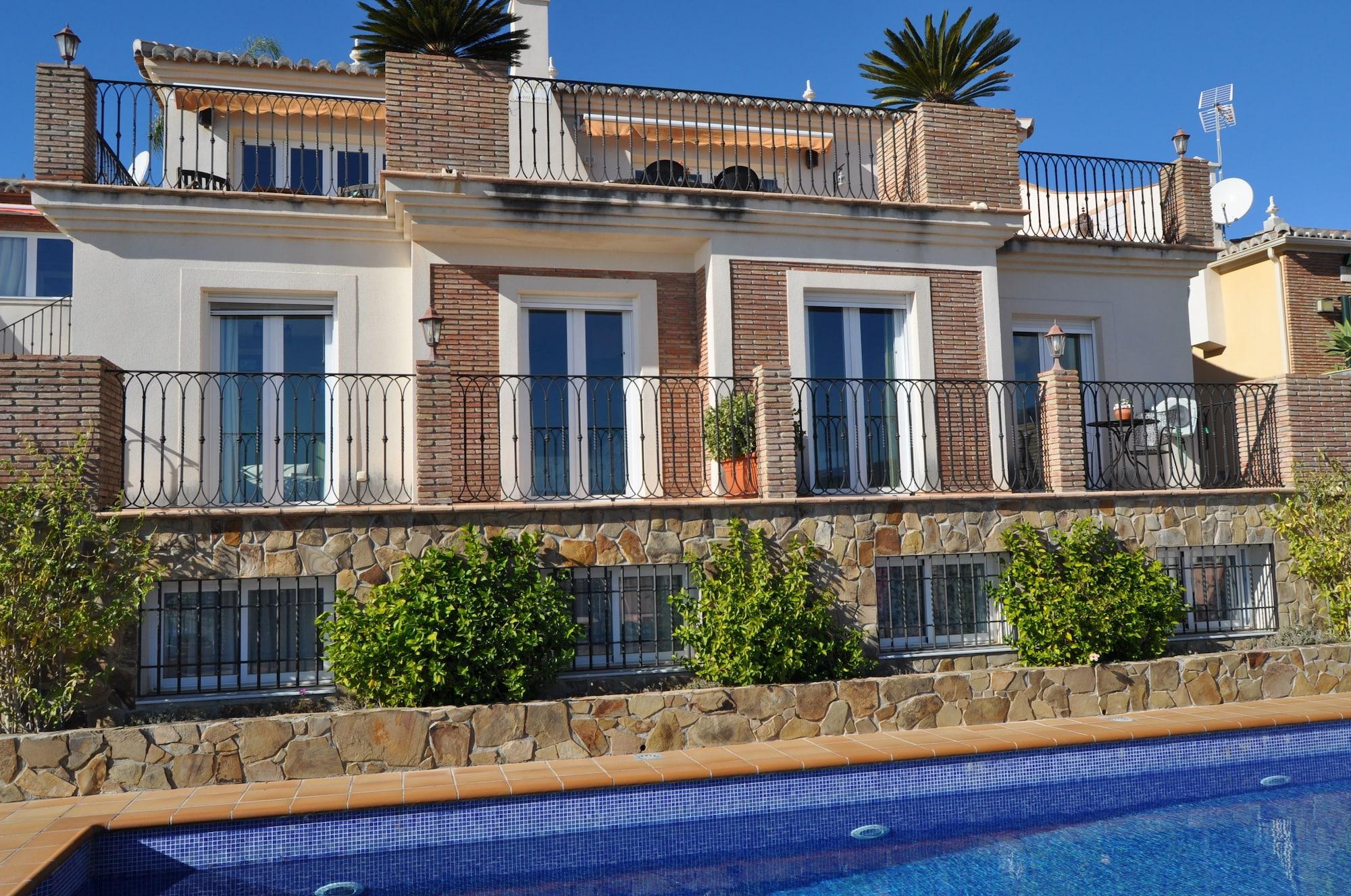 Vista Exterior Welcome Inn Nerja