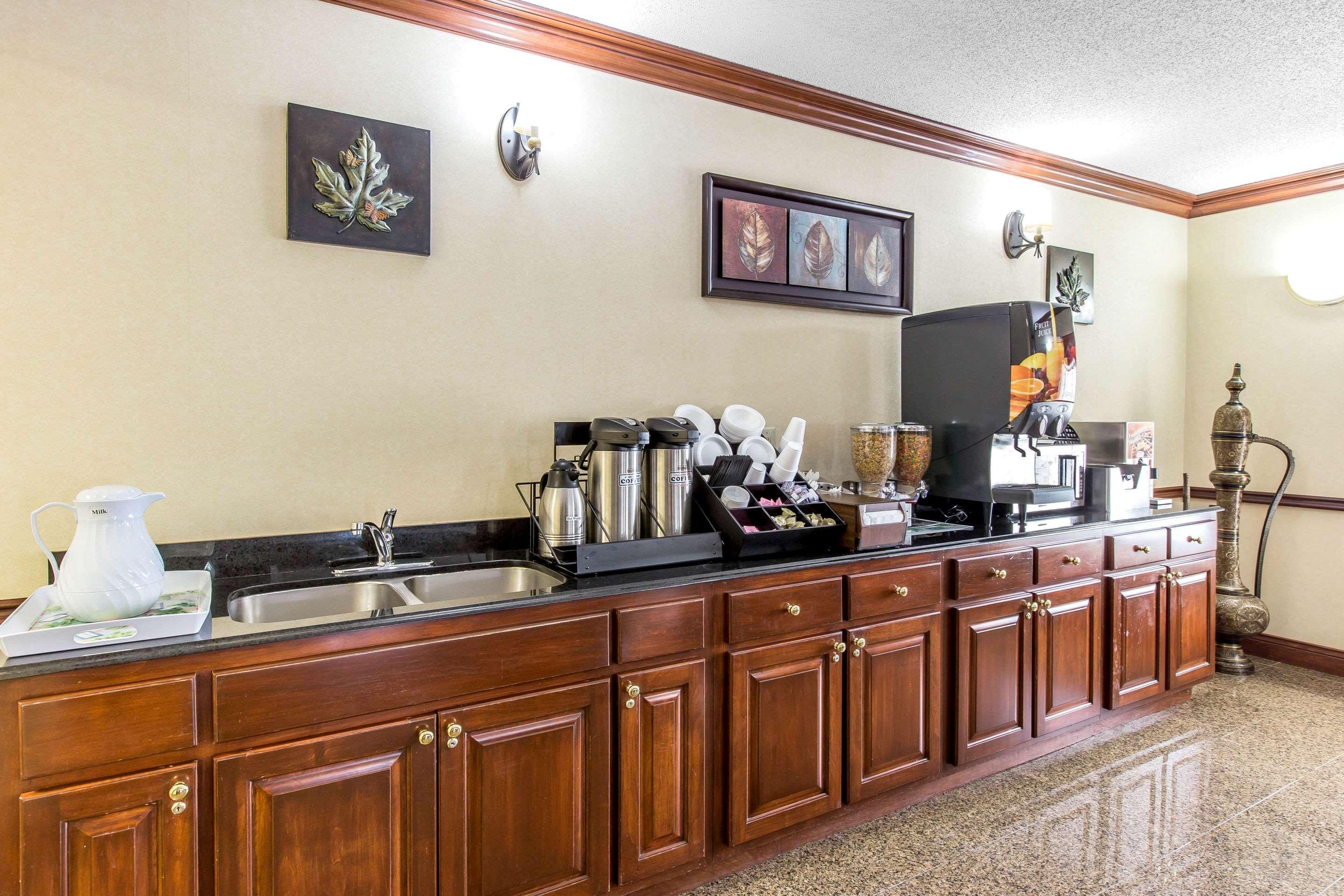 Restaurant Econo Lodge At Six Flags