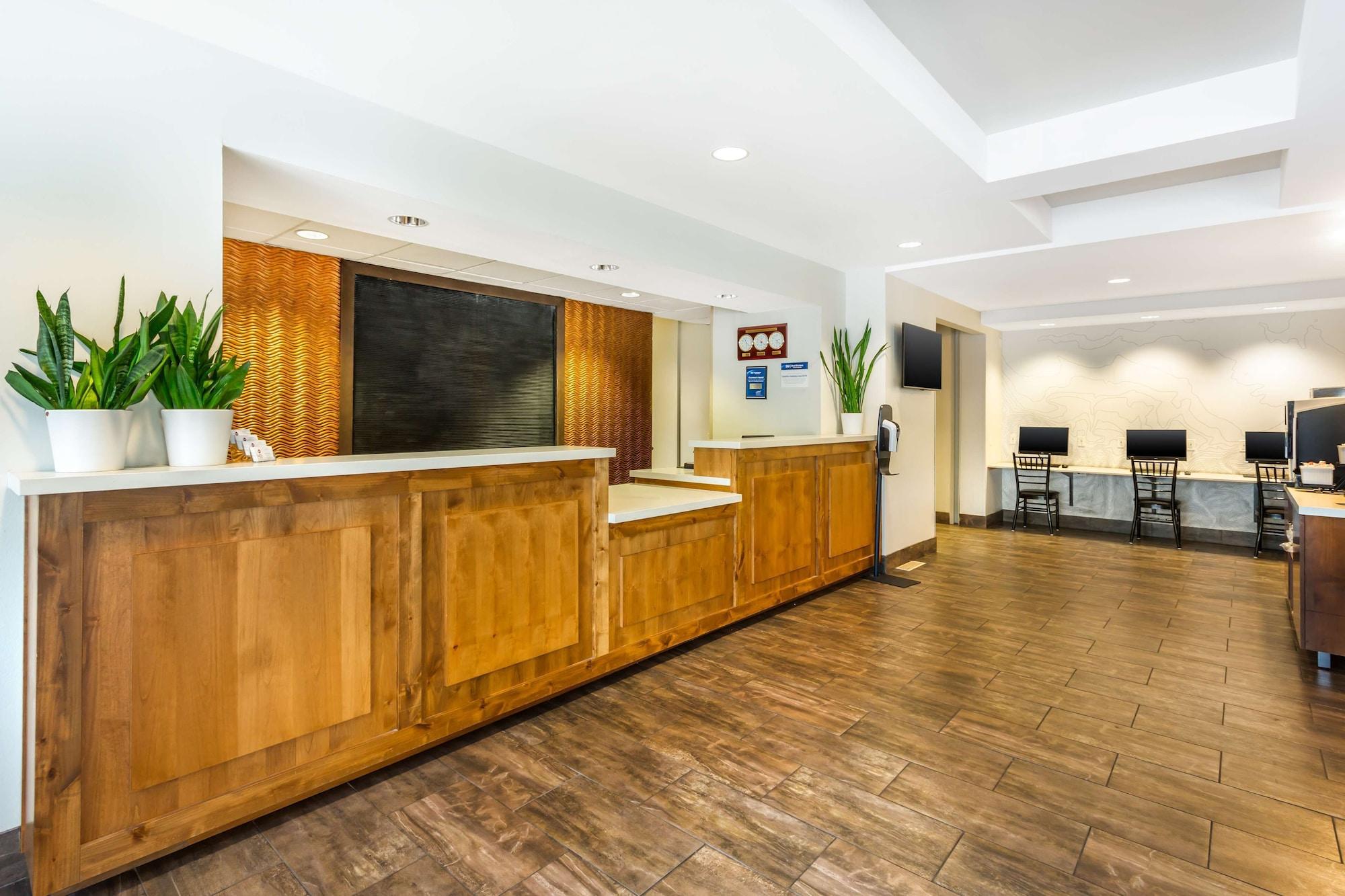 Vista Lobby Best Western Plus CottonTree Inn