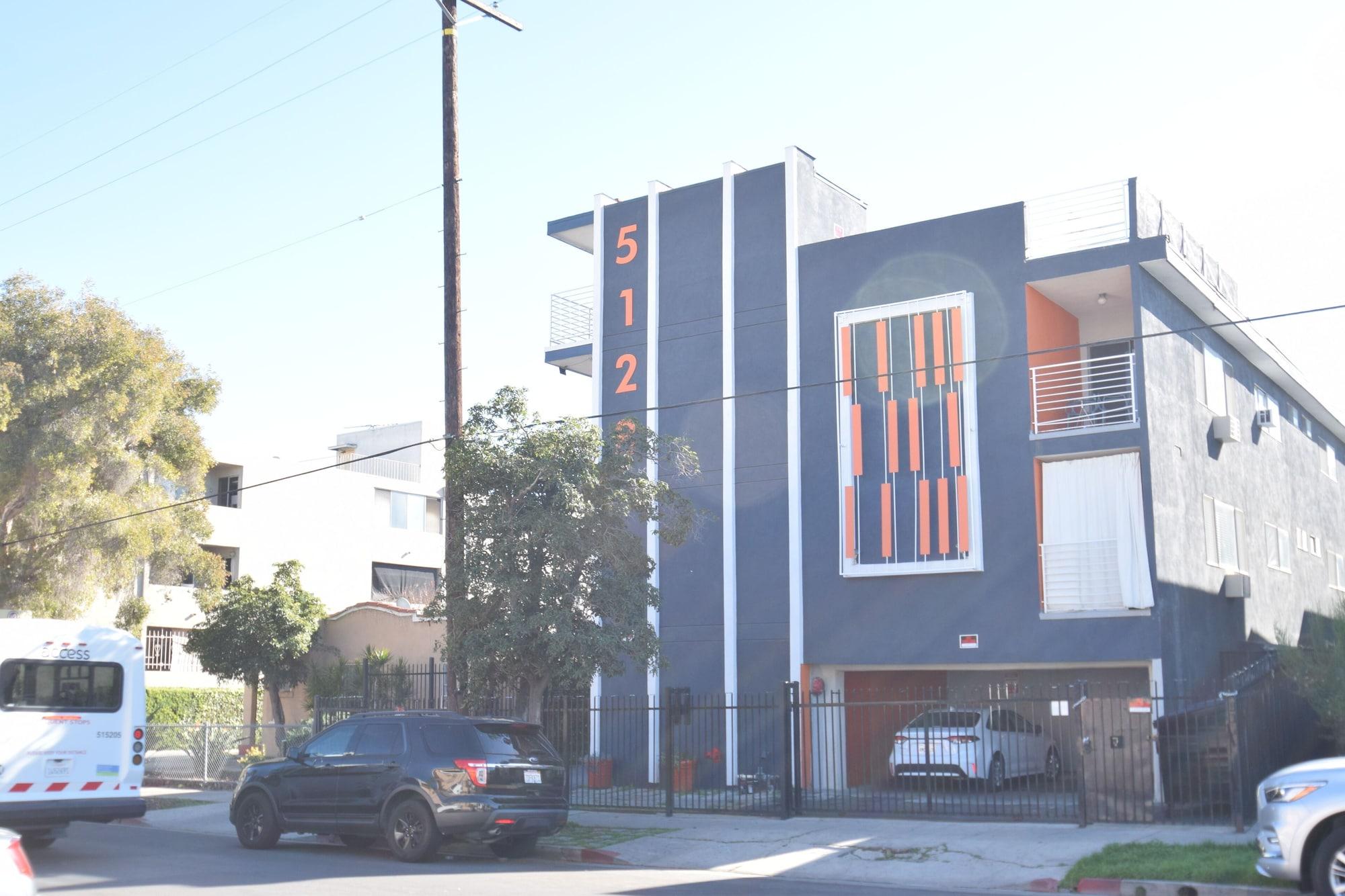 Vista Exterior Boutique Hollywood
