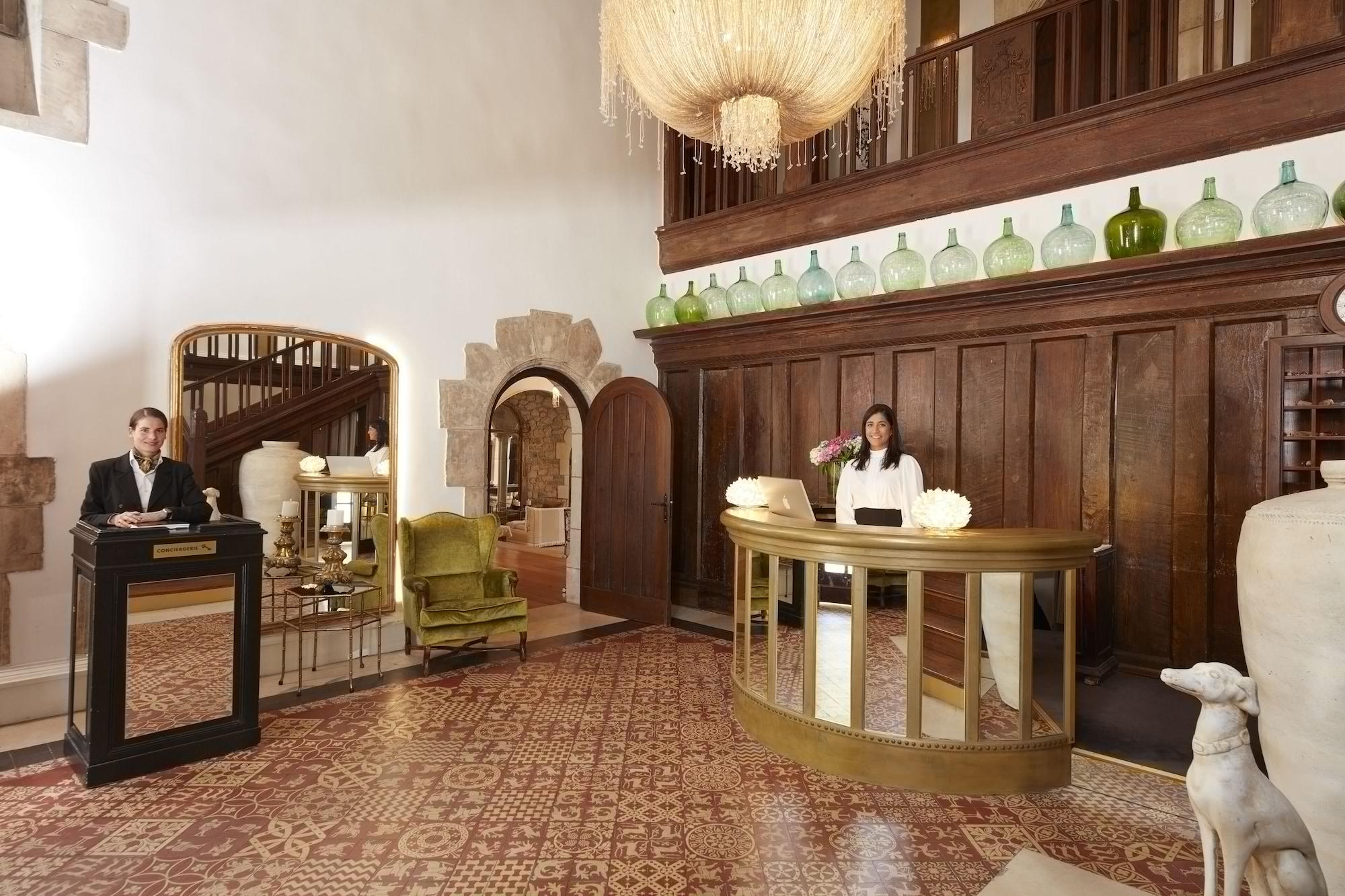 Vista Lobby Brindos, Lac & Château