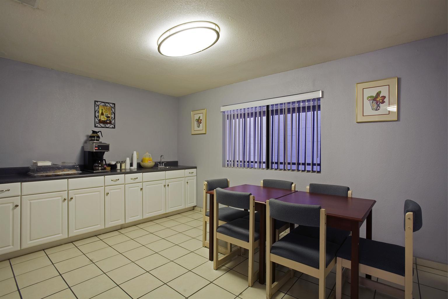 Restaurant Americas Best Value Inn and Suites, Hemet
