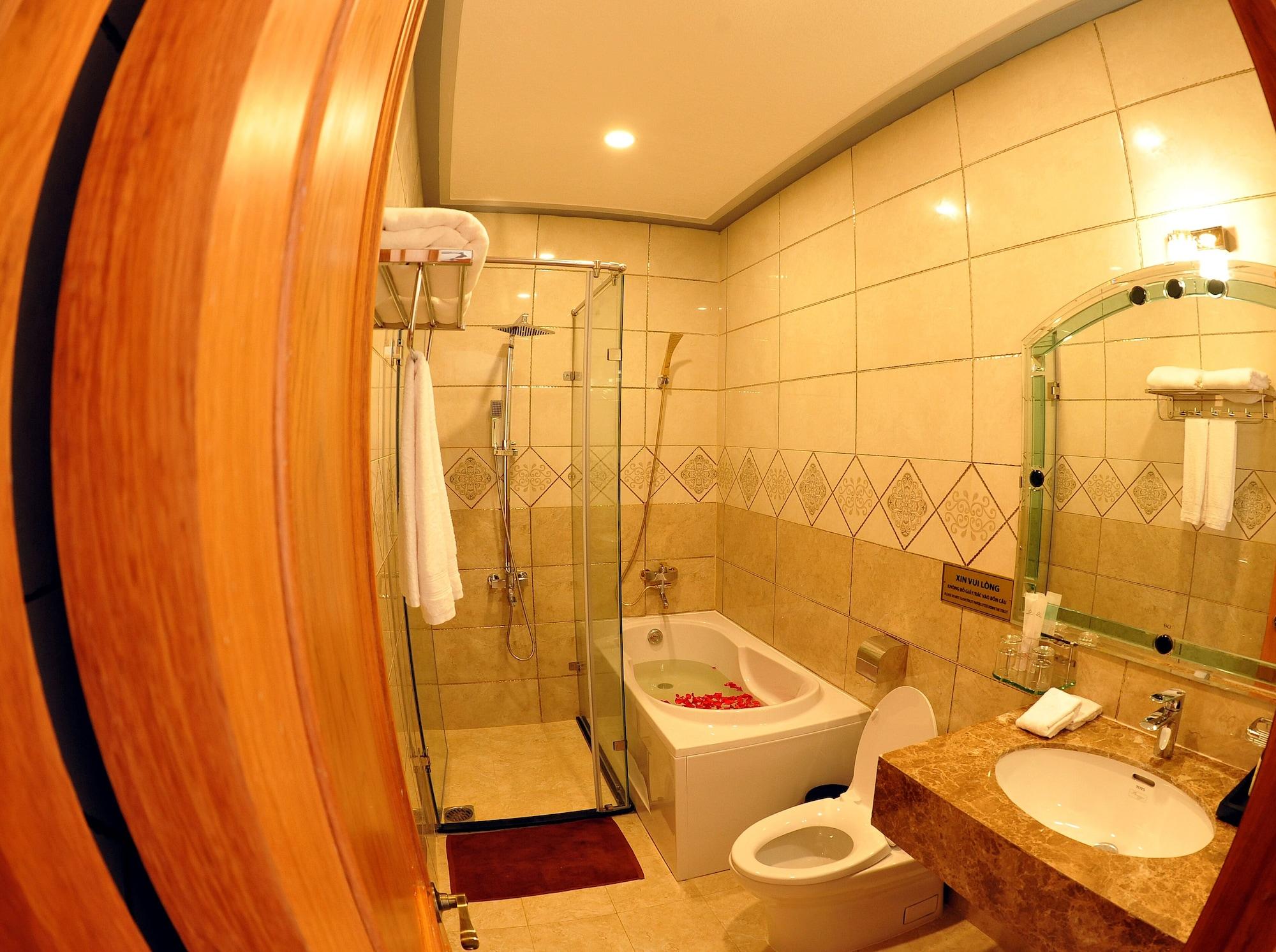 Equipamiento de Habitación Tam Chau Luxury Hotel