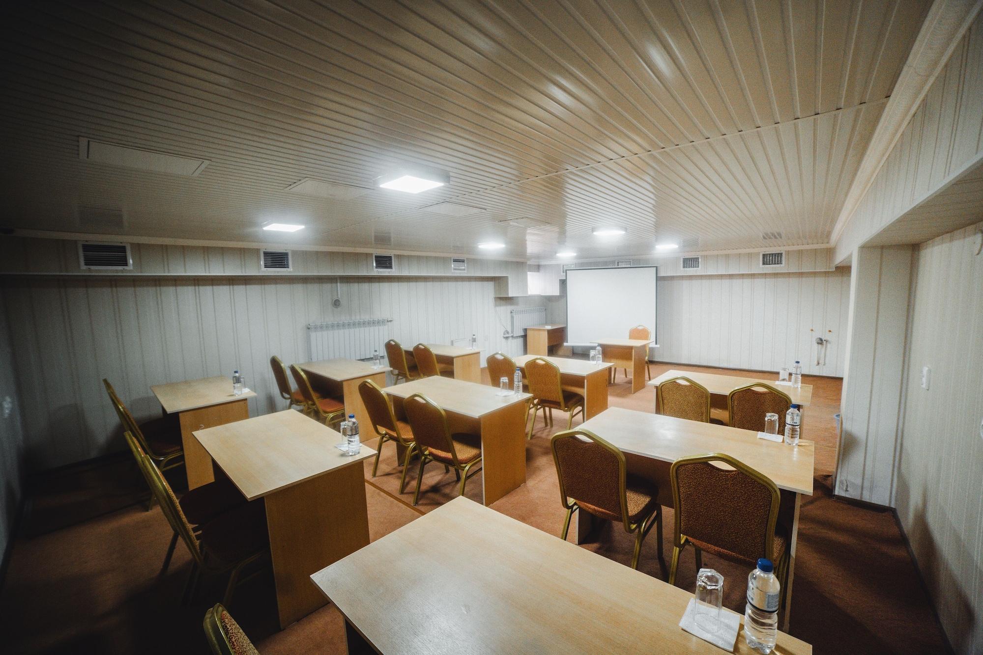 Sala de Reuniones Hotel SunRise Osh