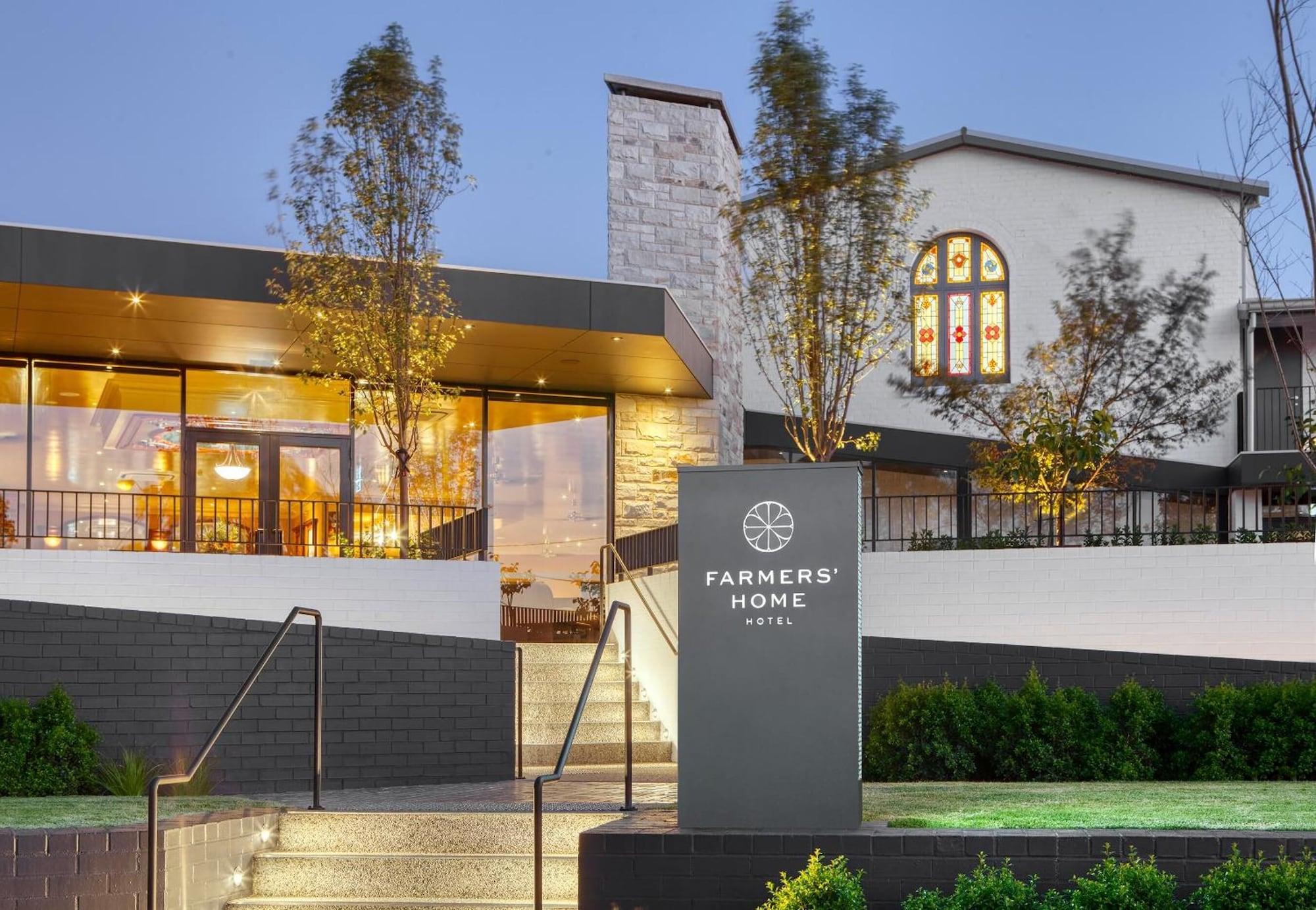 Vista Exterior Farmers Home Hotel