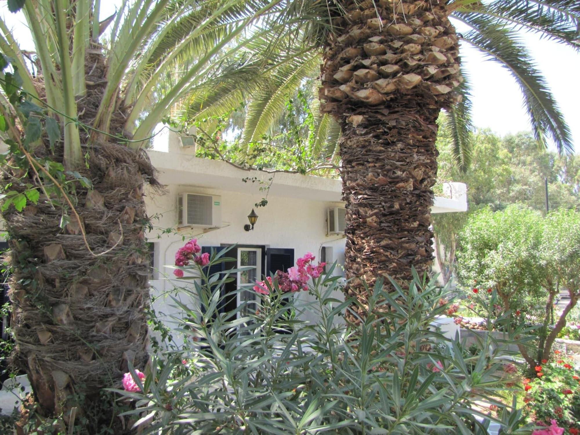 Vista Exterior Eden Ios Rooms