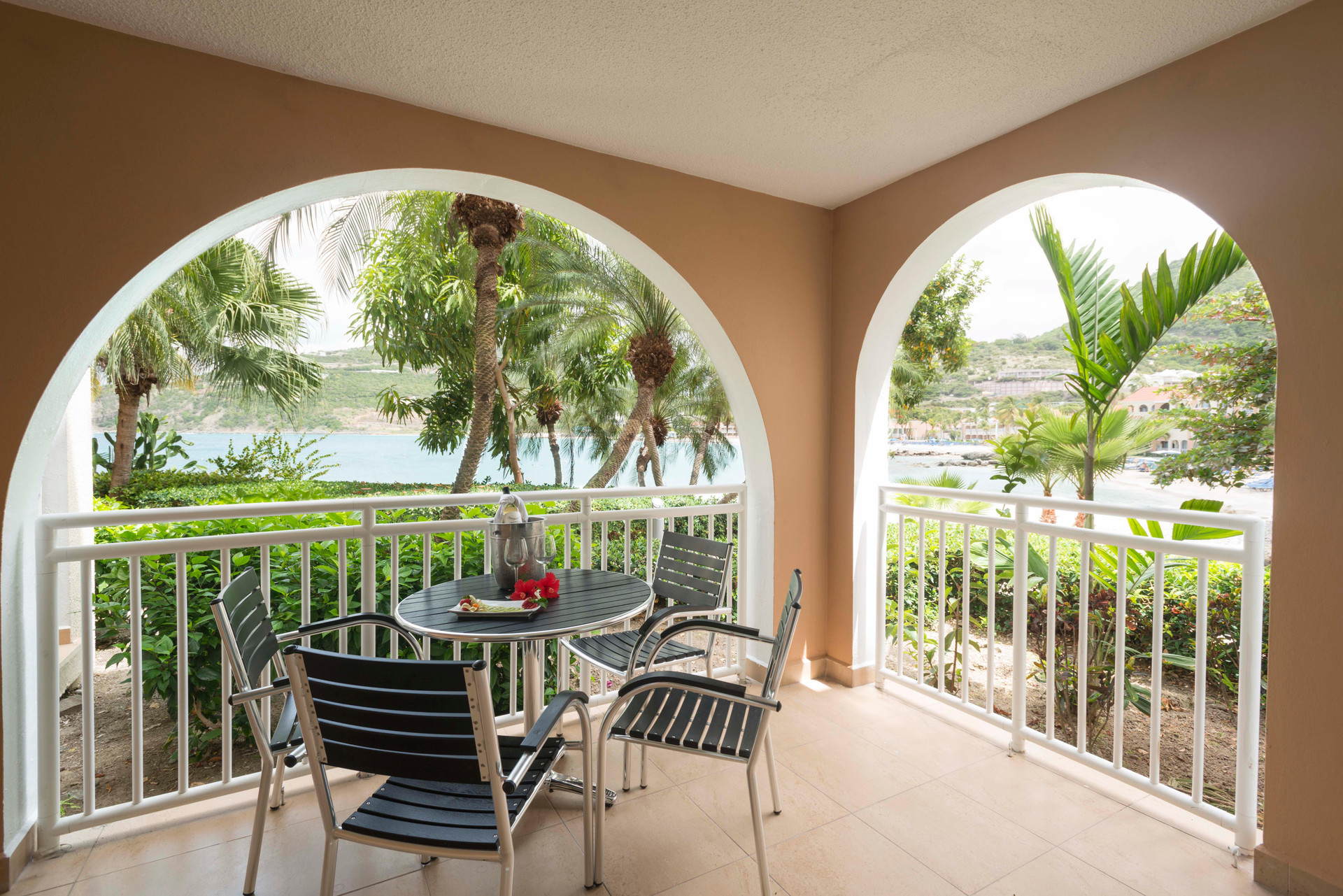 Vista Exterior Divi Little Bay Beach Resort All Inclusive