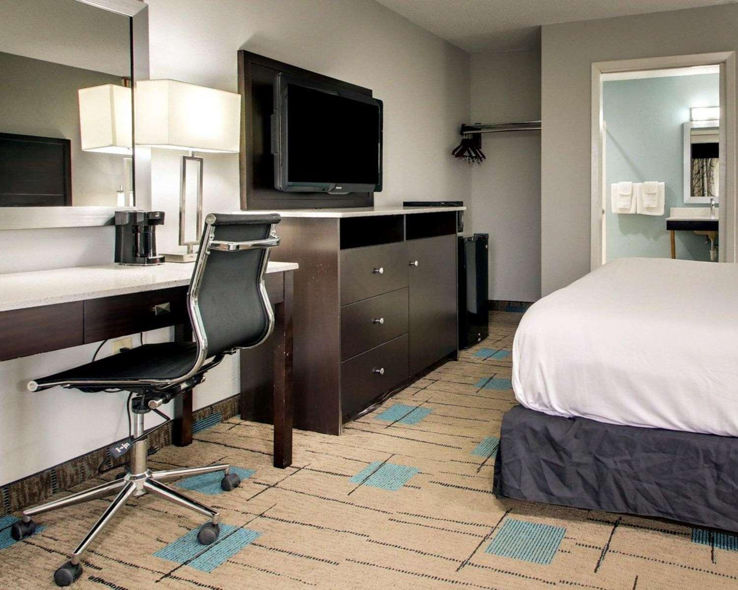 Habitación Rodeway Inn & Suites