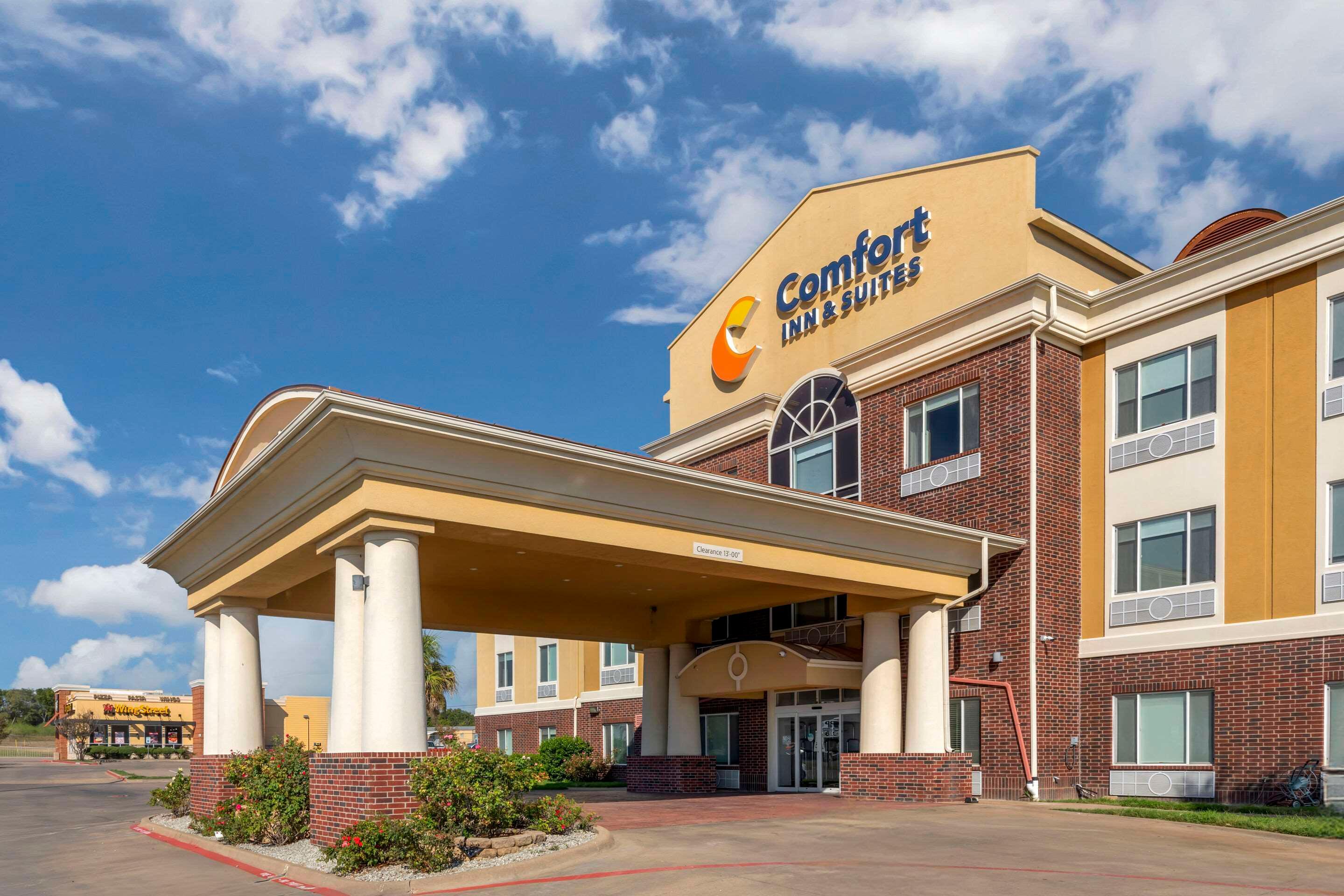 Vista Exterior Comfort Inn & Suites