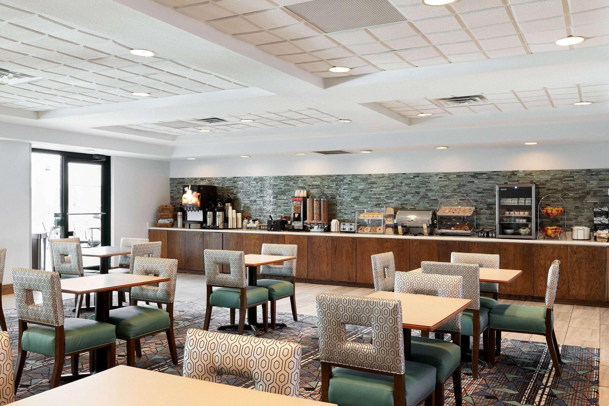Bar/Salón La Quinta Inn & Suites By Wyndham Omaha Airport Do
