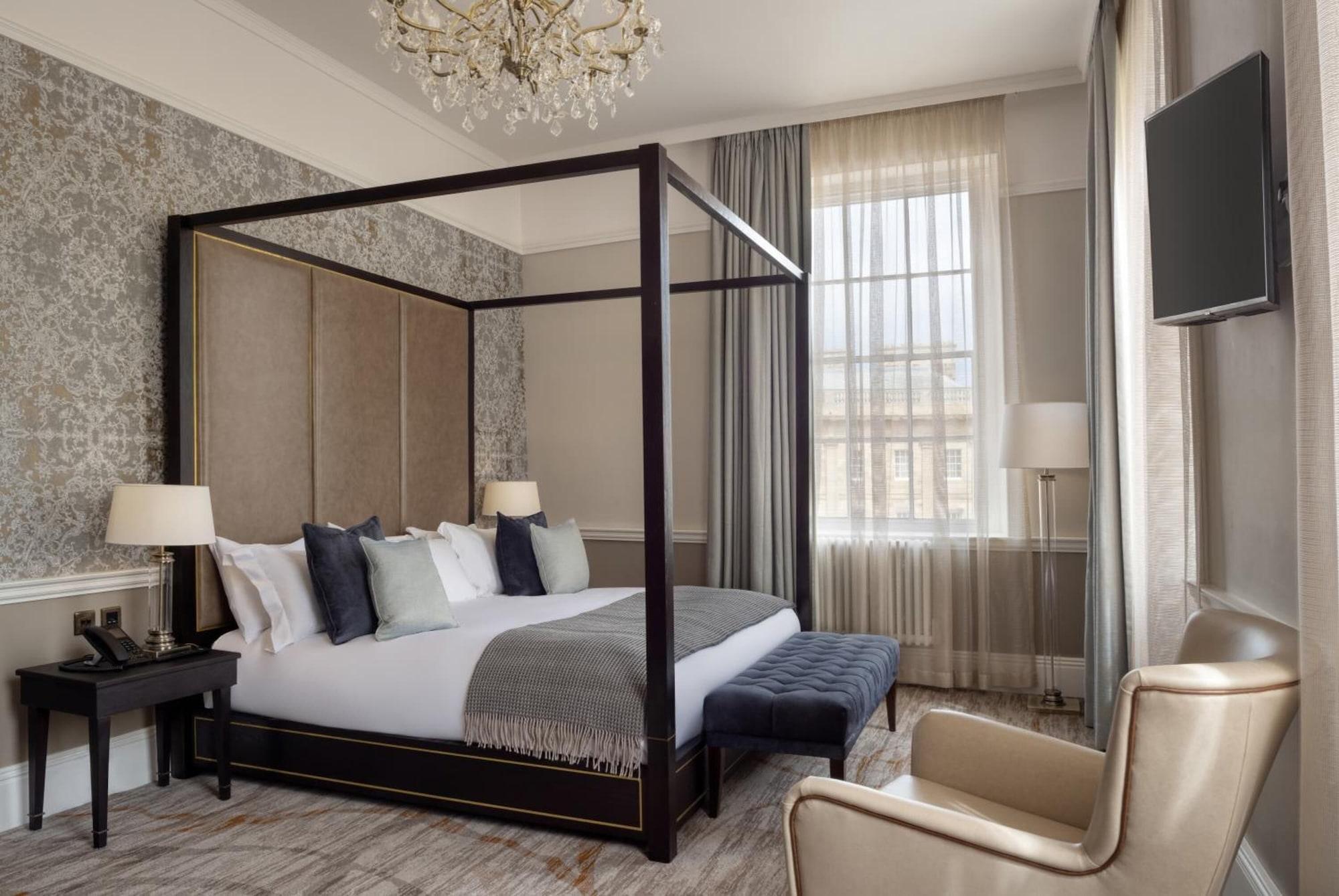 Varios Buxton Crescent