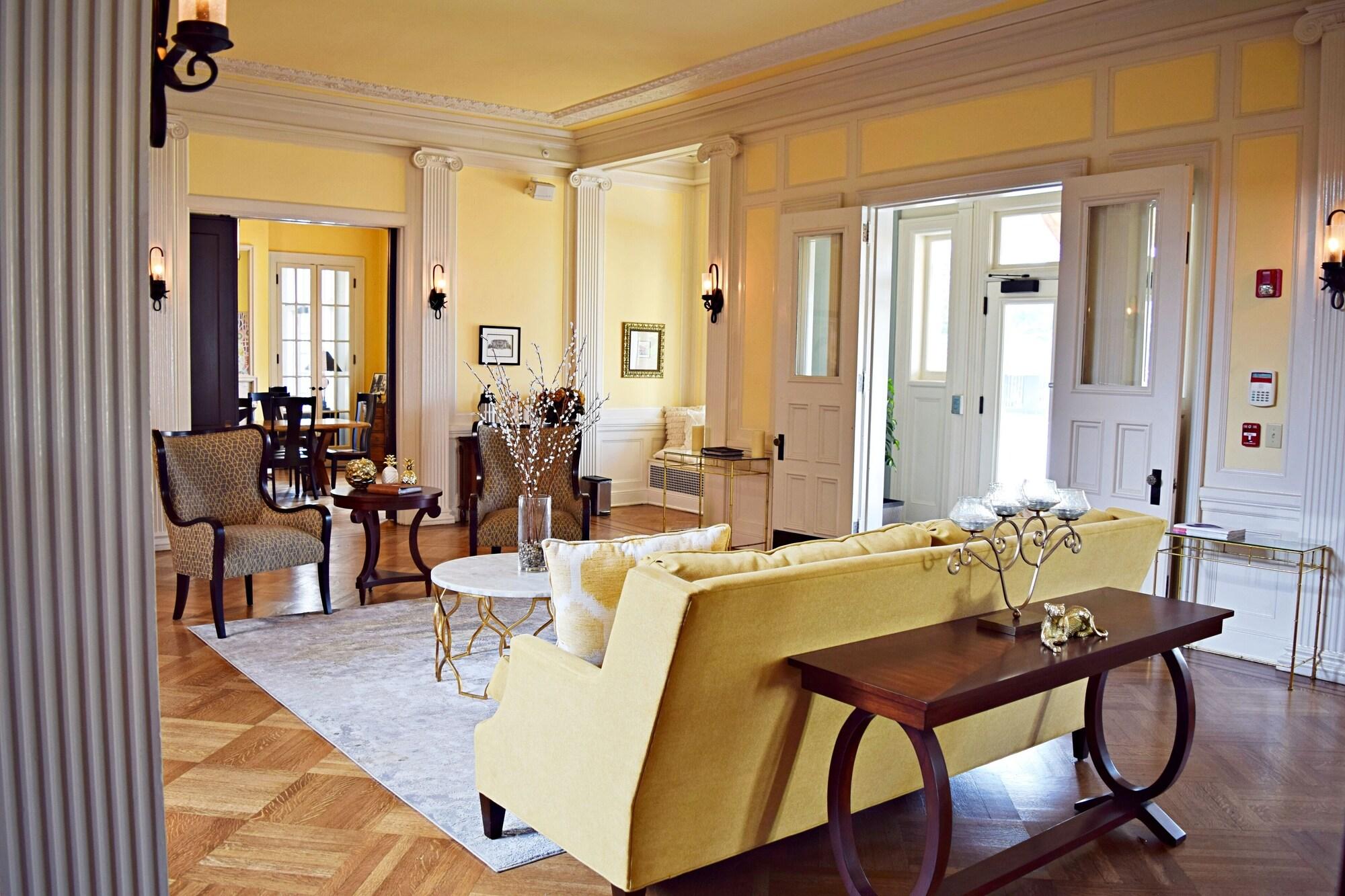 Vista Lobby JH Adams Inn, Trademark Collection by Wyndham