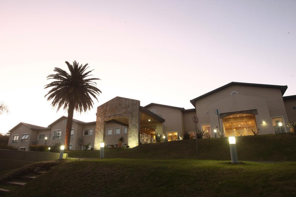 Vista Exterior Howard Johnson By Wyndham Rio Ceballos