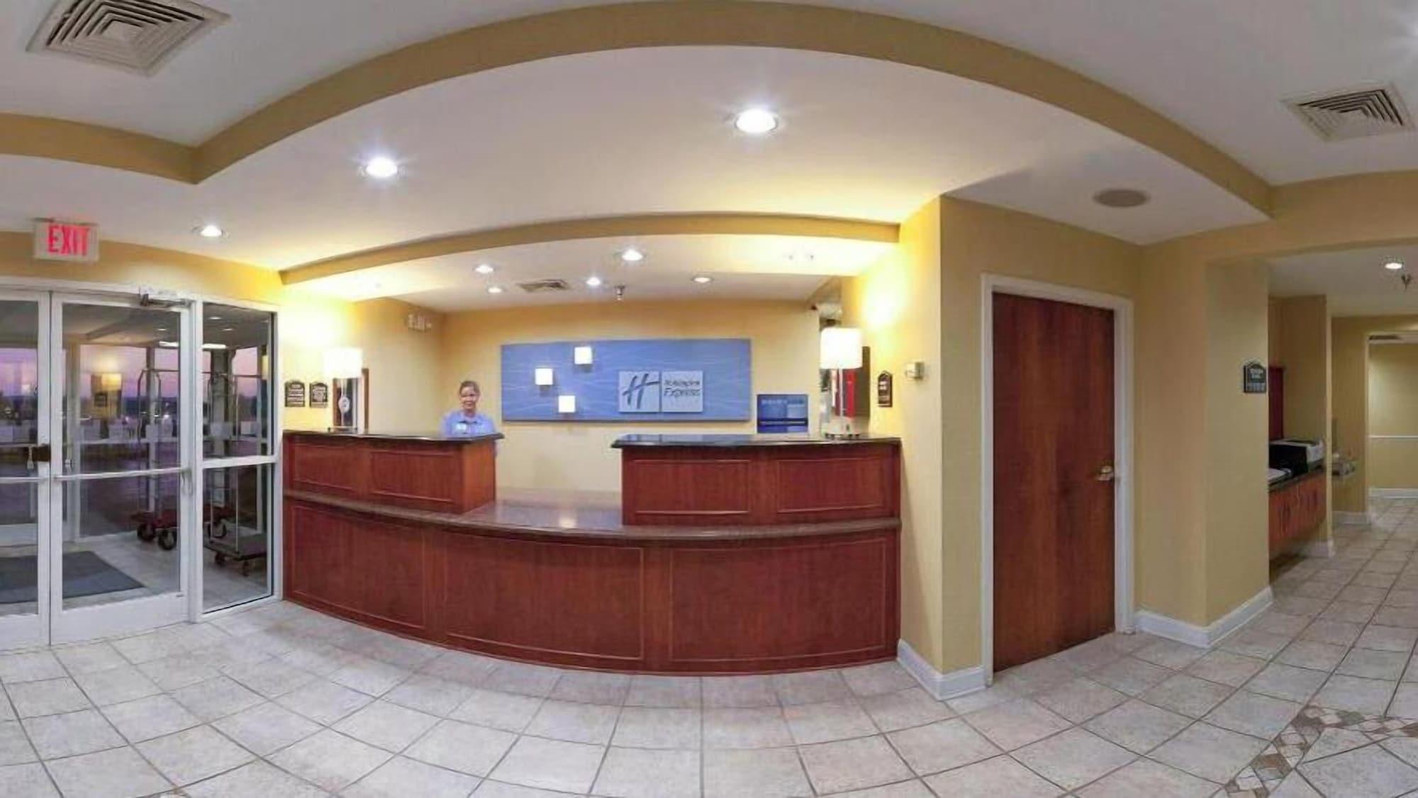 Vista Lobby Holiday Inn Express Hurricane by IHG