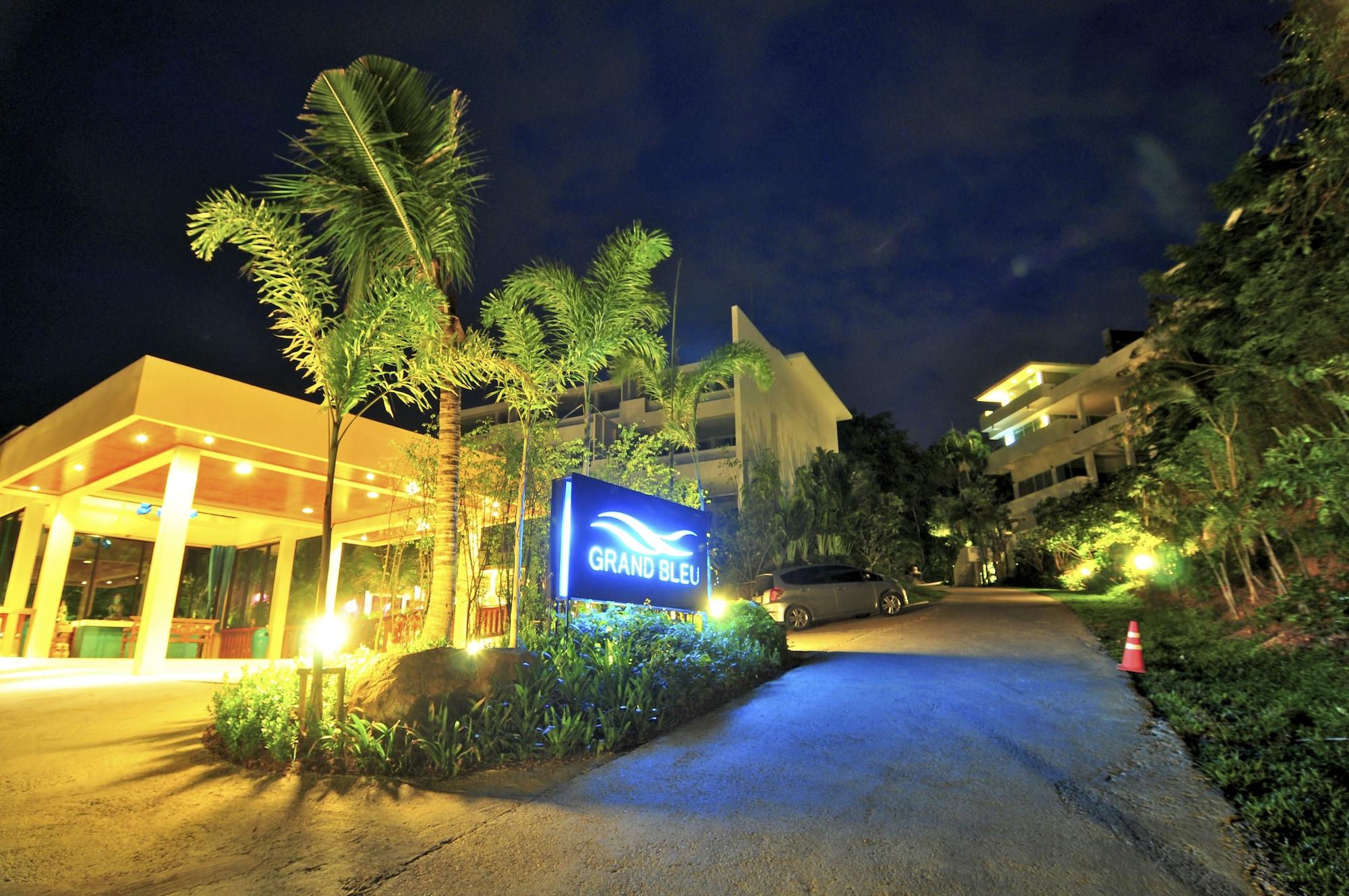 Vista Exterior Grand Bleu Ocean View Pool Suite