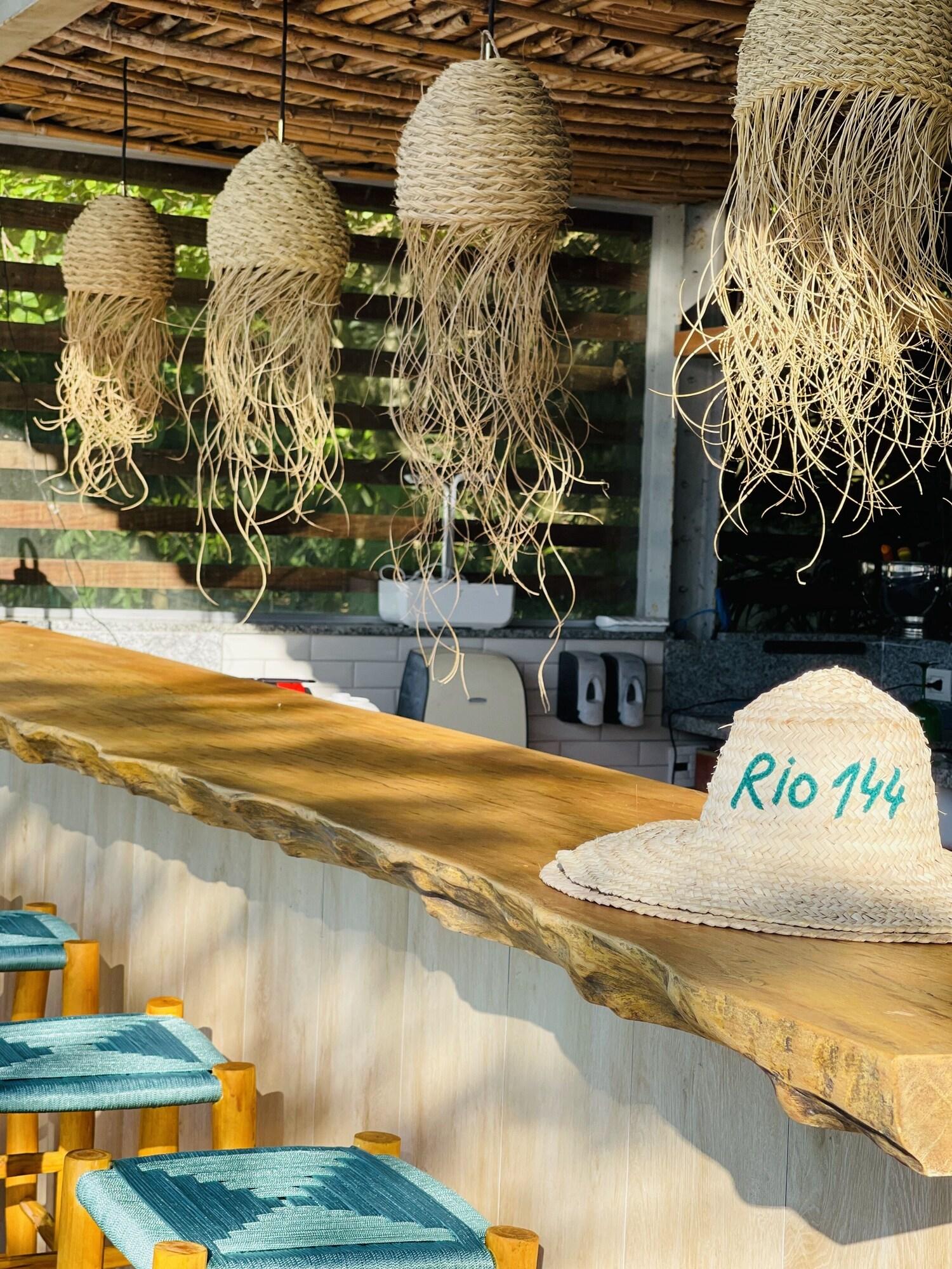Bar/Salón Rio 144