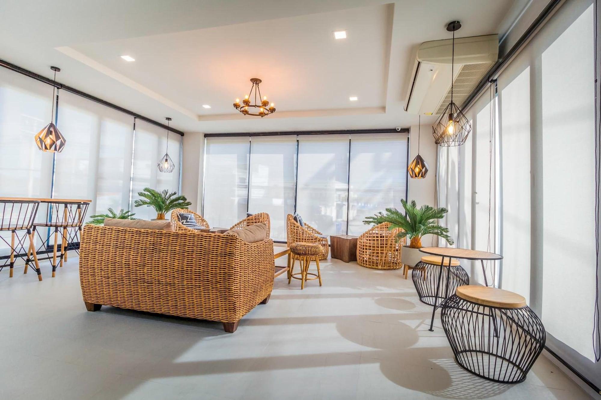 Vista Lobby Triple Z Hotel