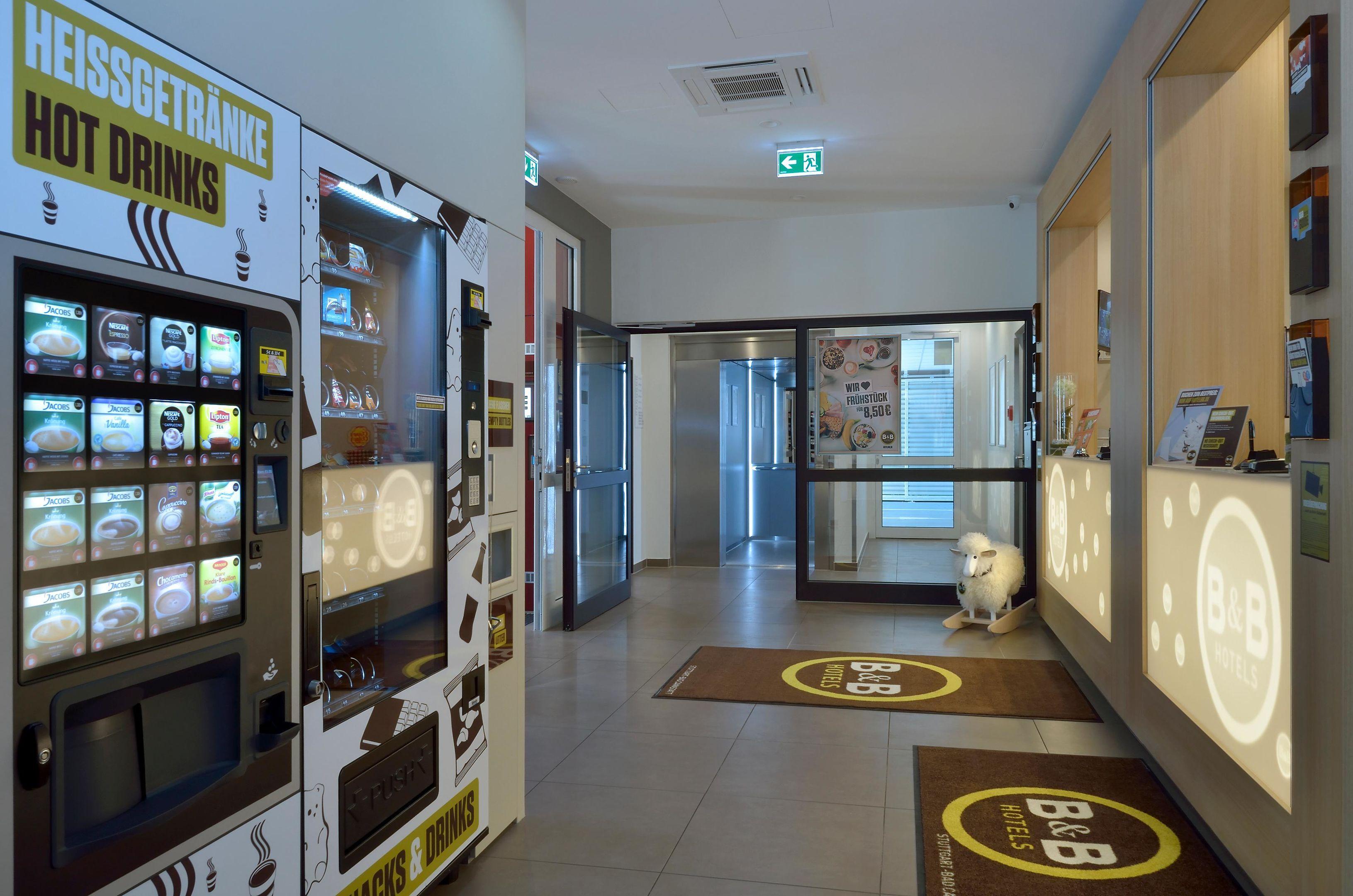 Vista Lobby B&B Hotel Stuttgart-Bad Cannstatt