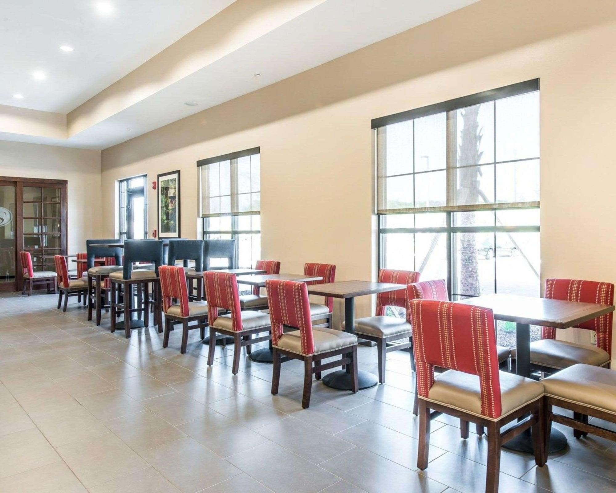 Restaurant Comfort Suites Dunnellon near Rainbow Springs