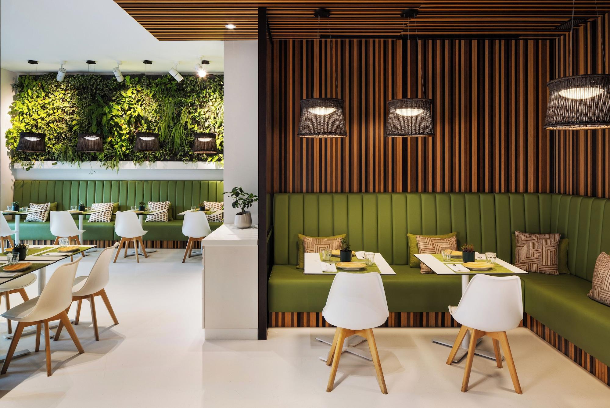 Restaurant Pine Cliffs Gardens