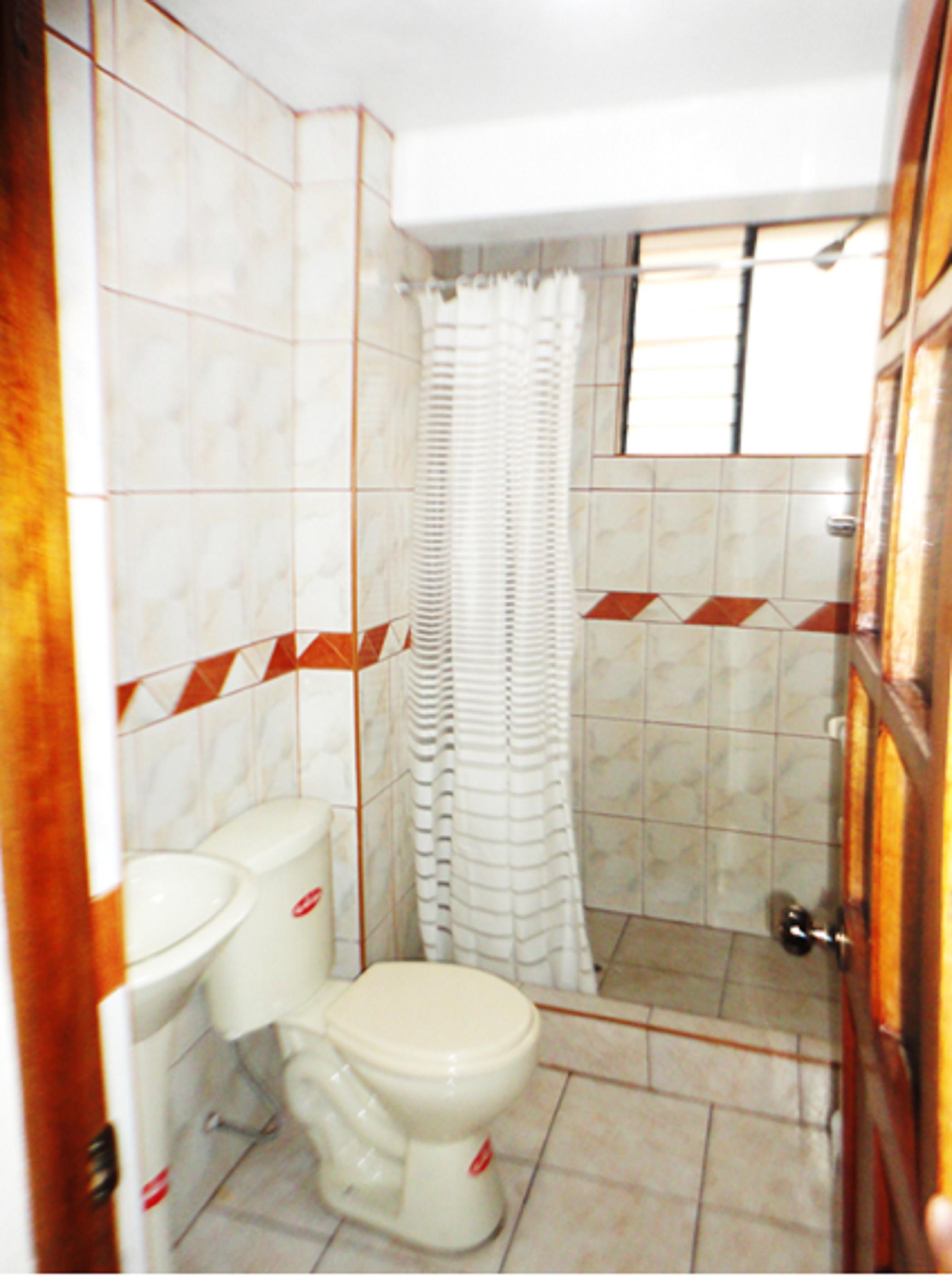 Baño Kantati Hostel Puno