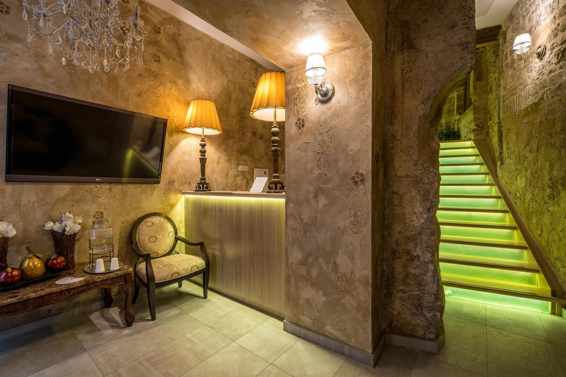 Vista Lobby Plaza Marchi Old Town - Quaint & Elegant Hotels